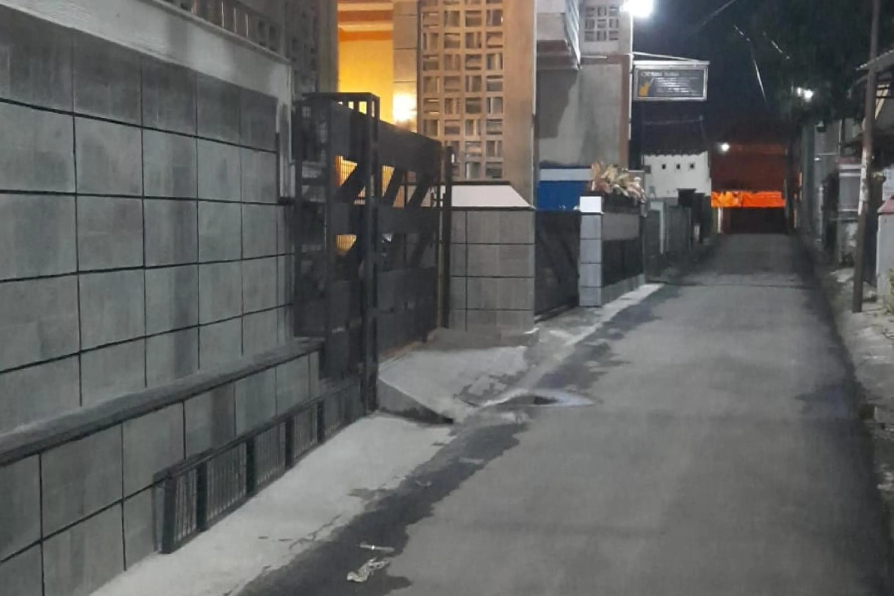 Facade/entrance in Hotel O Chimi Rumah Kost