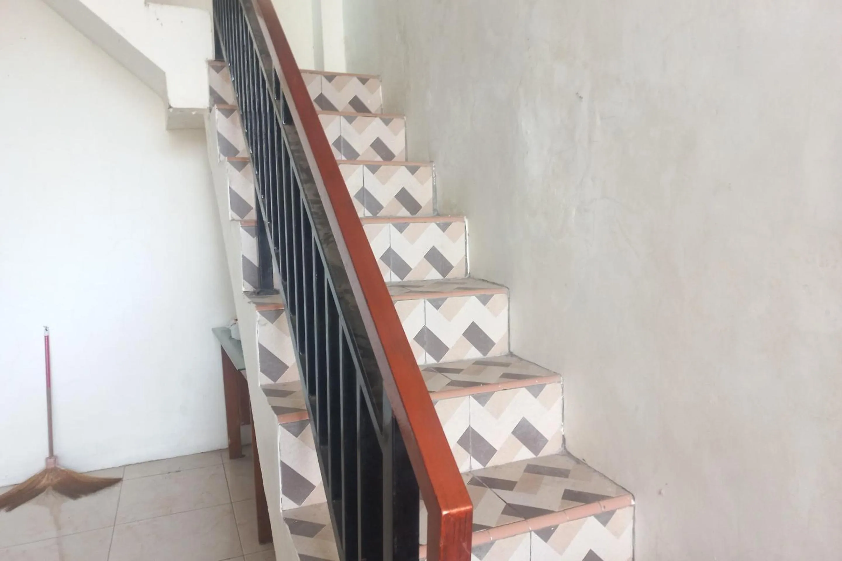 Lobby or reception in Hotel O Chimi Rumah Kost