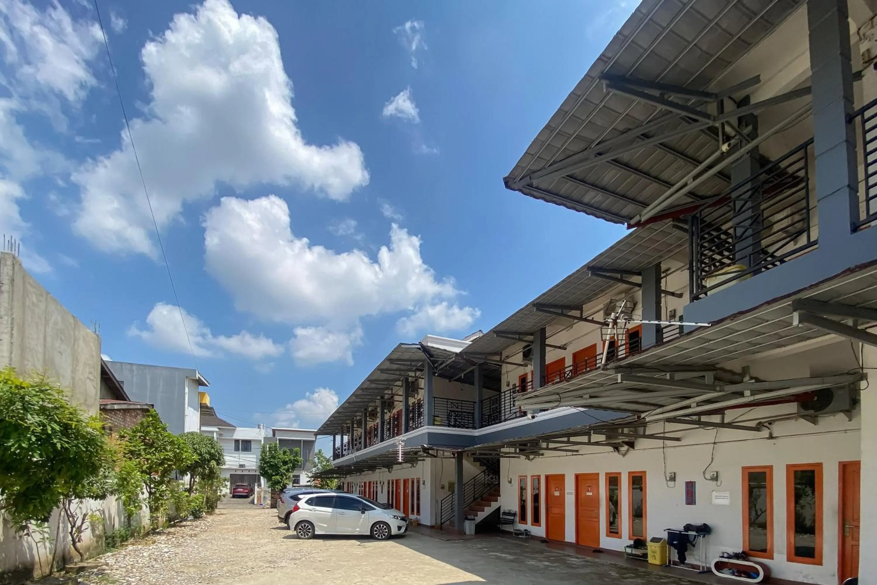 Facade/entrance in Wisma Al-Araf Syariah Mitra RedDoorz Palembang