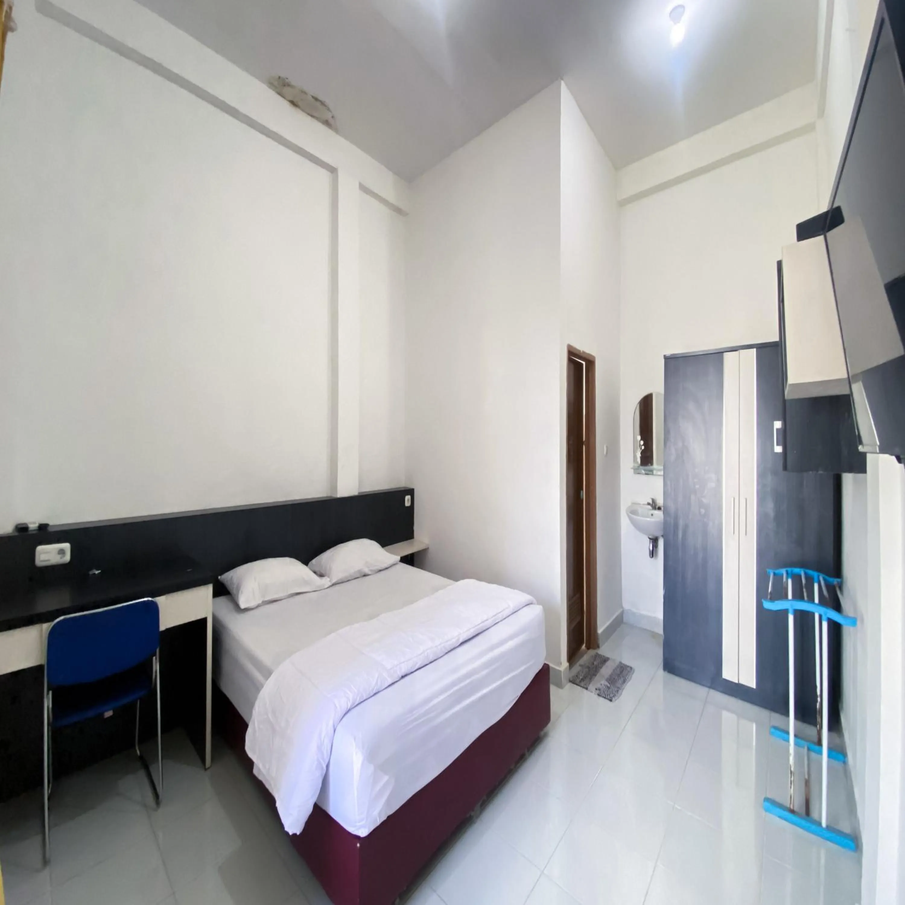 Bedroom, Bed in Wisma Al-Araf Syariah Mitra RedDoorz Palembang