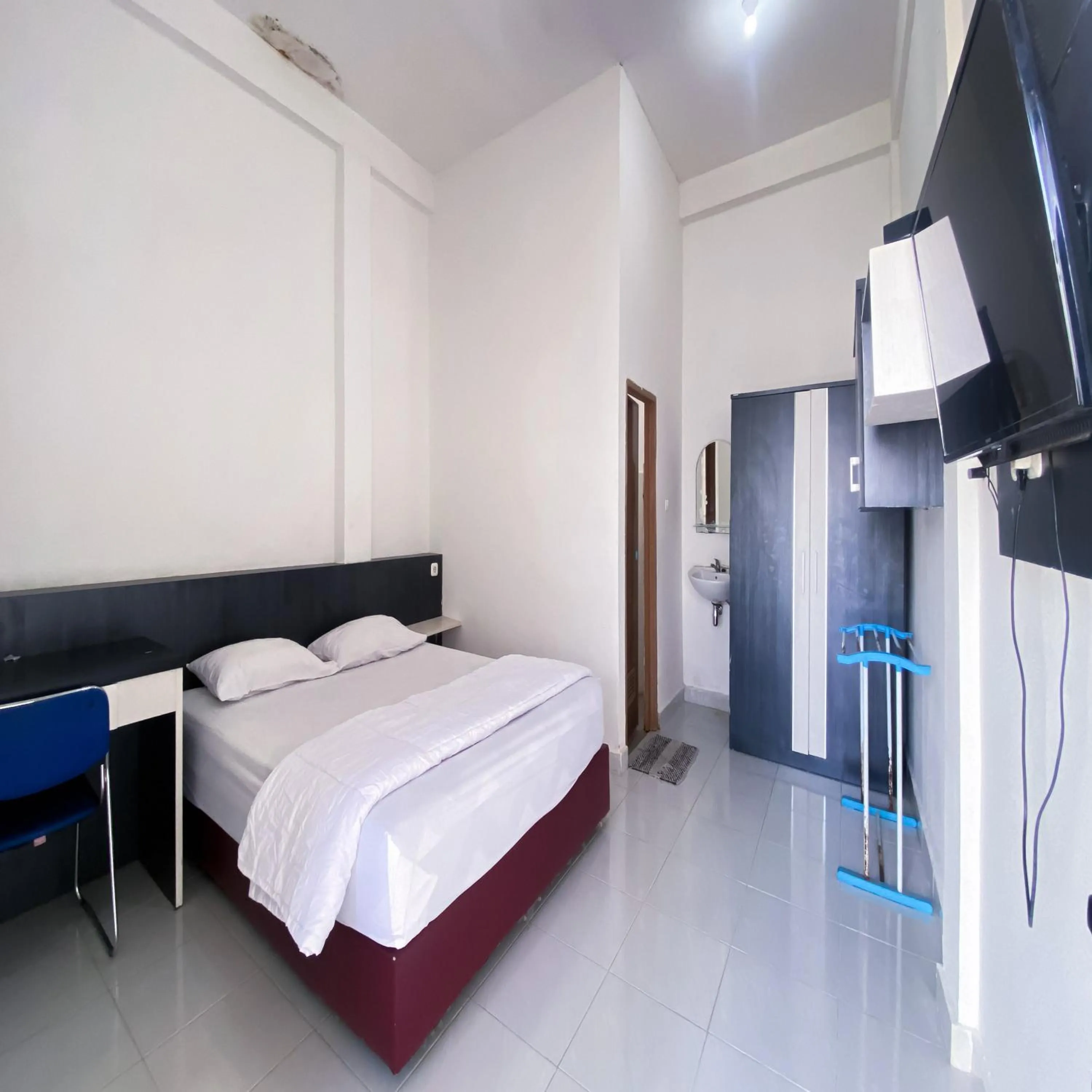 Bedroom, Bed in Wisma Al-Araf Syariah Mitra RedDoorz Palembang