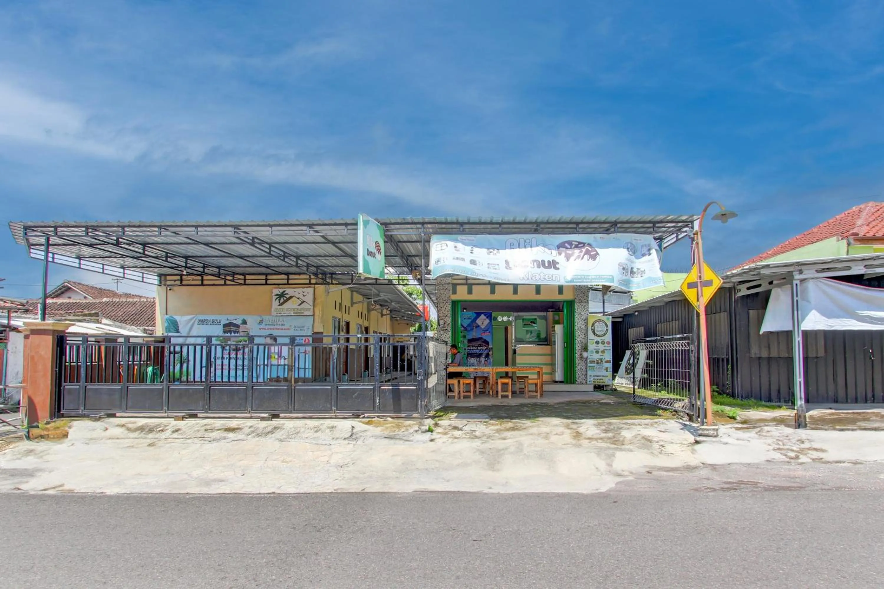 Facade/entrance in Capital O 93829 Alika Homestay Syariah