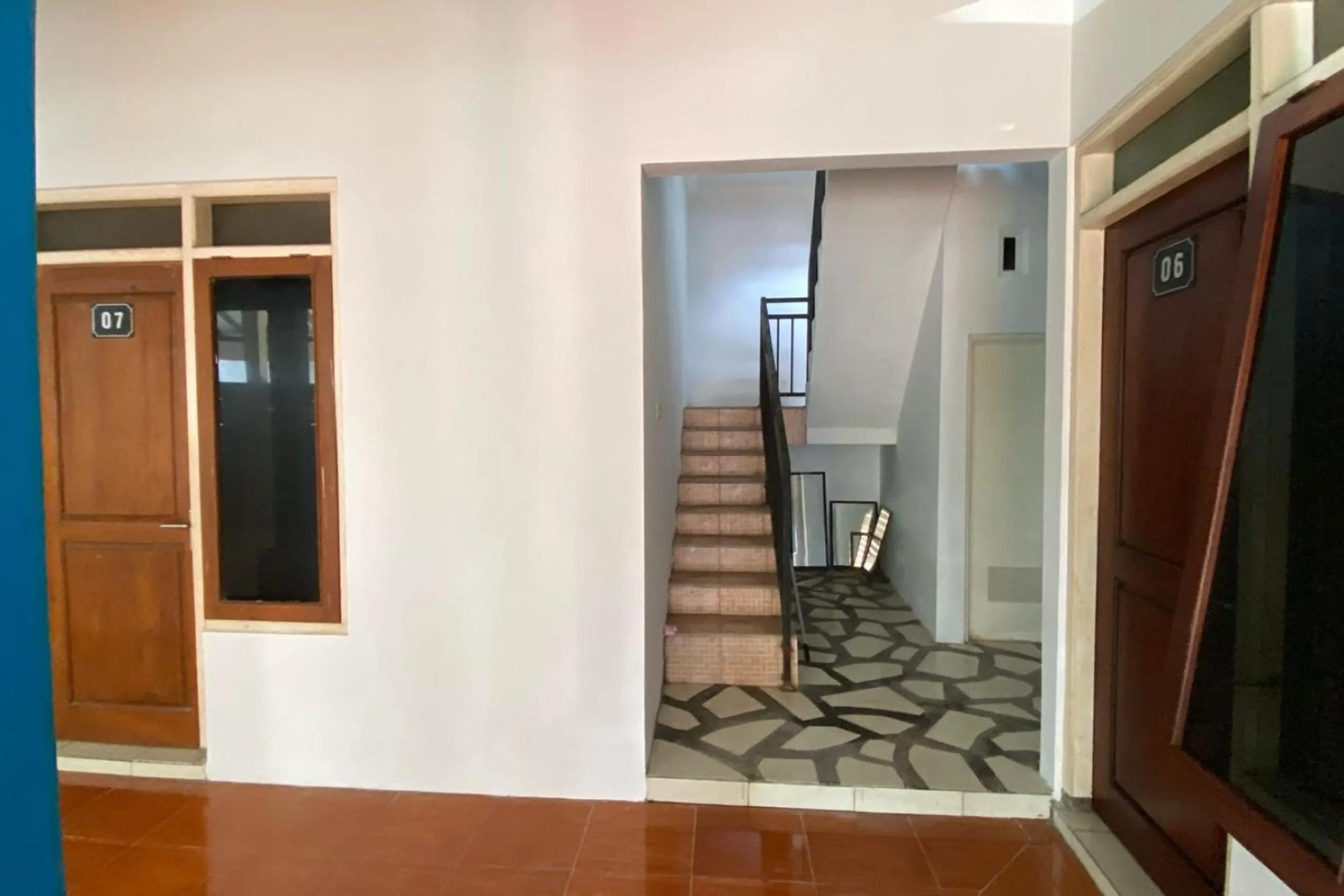 Lobby or reception in Hotel O Lies Kostel Syariah