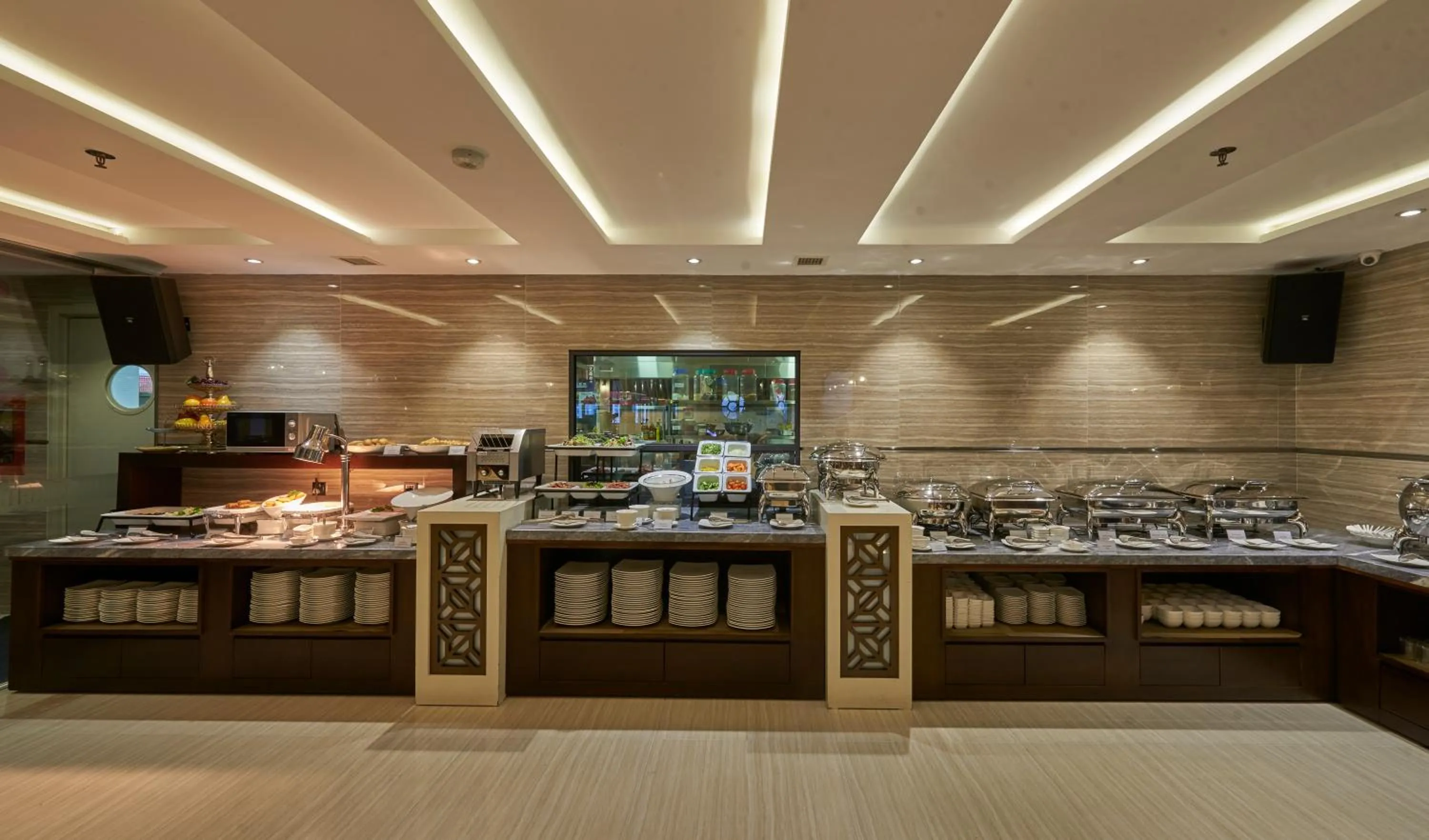 Restaurant/places to eat in Athena Hotel