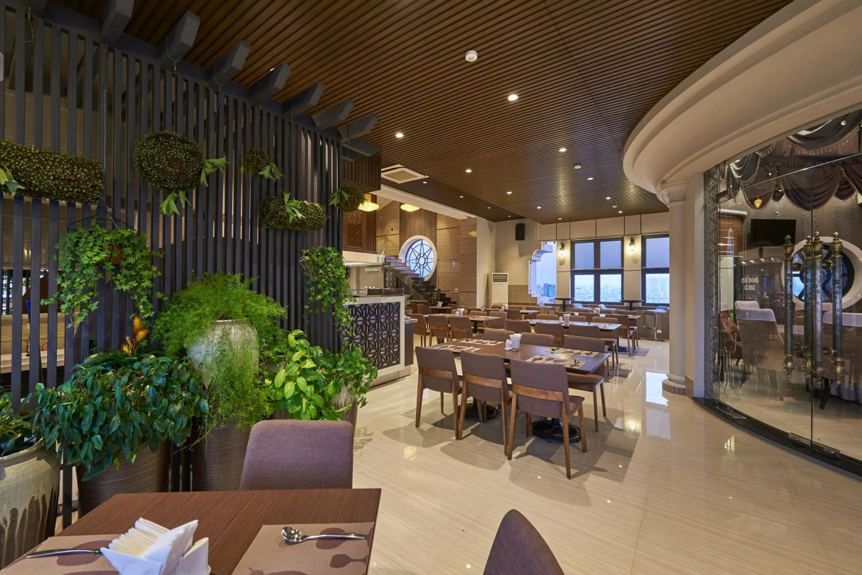 Restaurant/places to eat in Athena Hotel