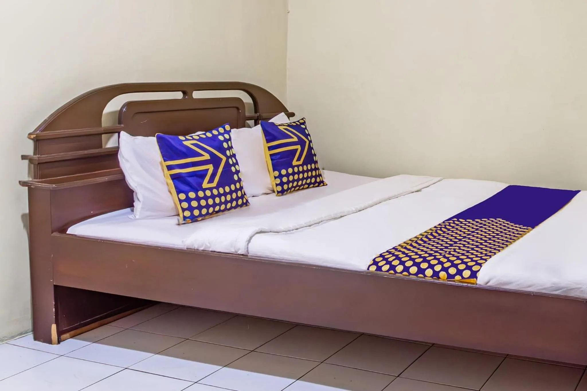 Bedroom, Bed in Hotel O Guest House Amanda Syariah