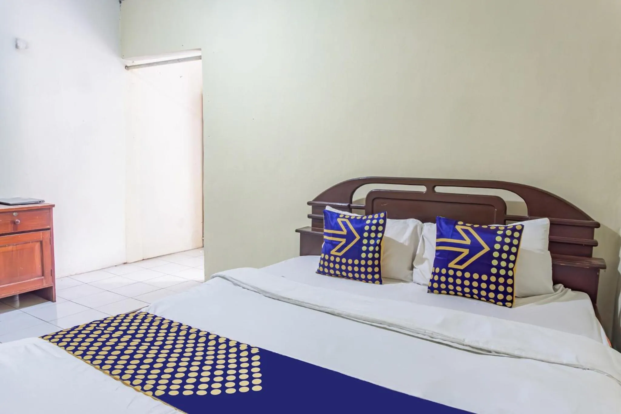 Bedroom, Bed in Hotel O Guest House Amanda Syariah