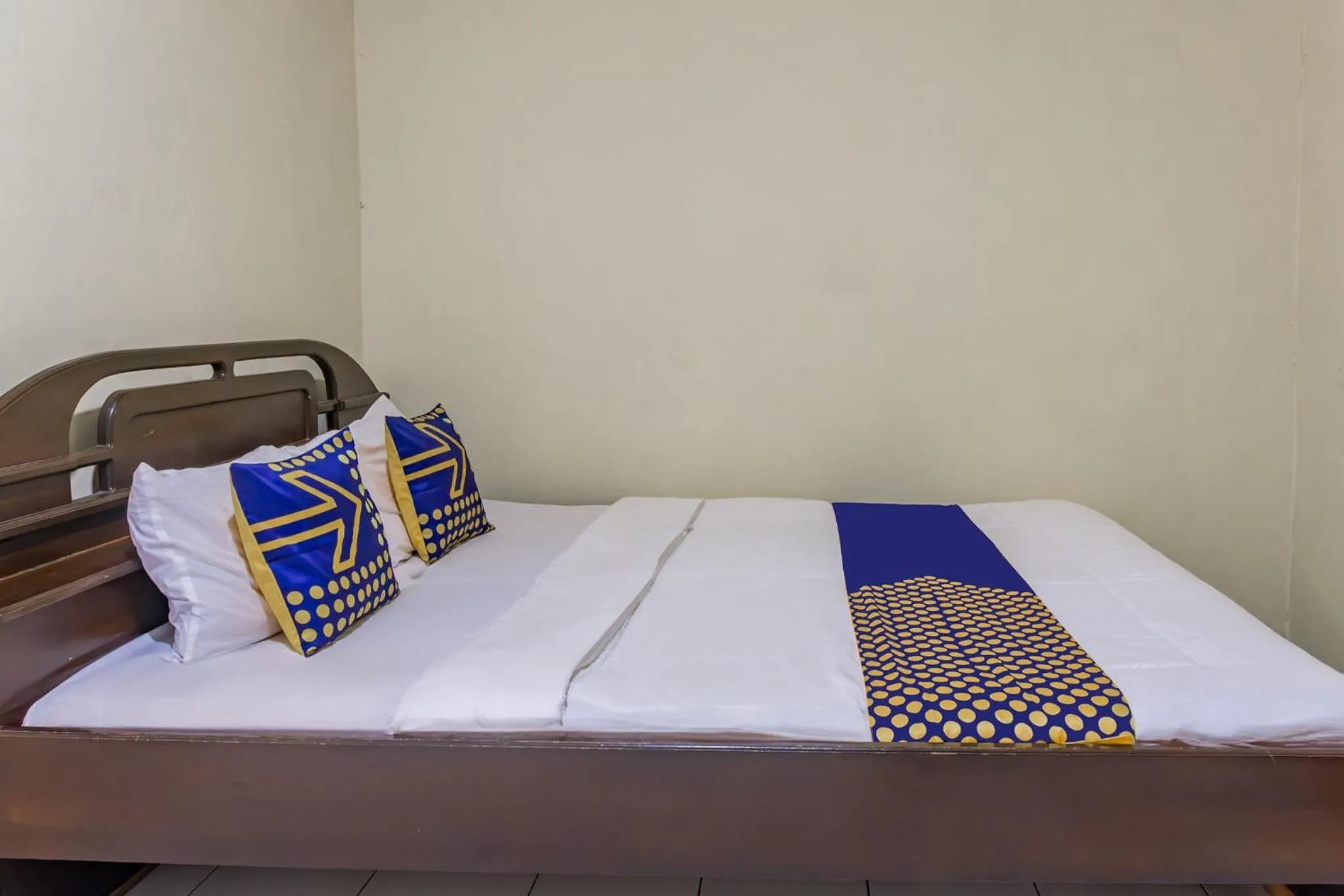Bedroom, Bed in Hotel O Guest House Amanda Syariah
