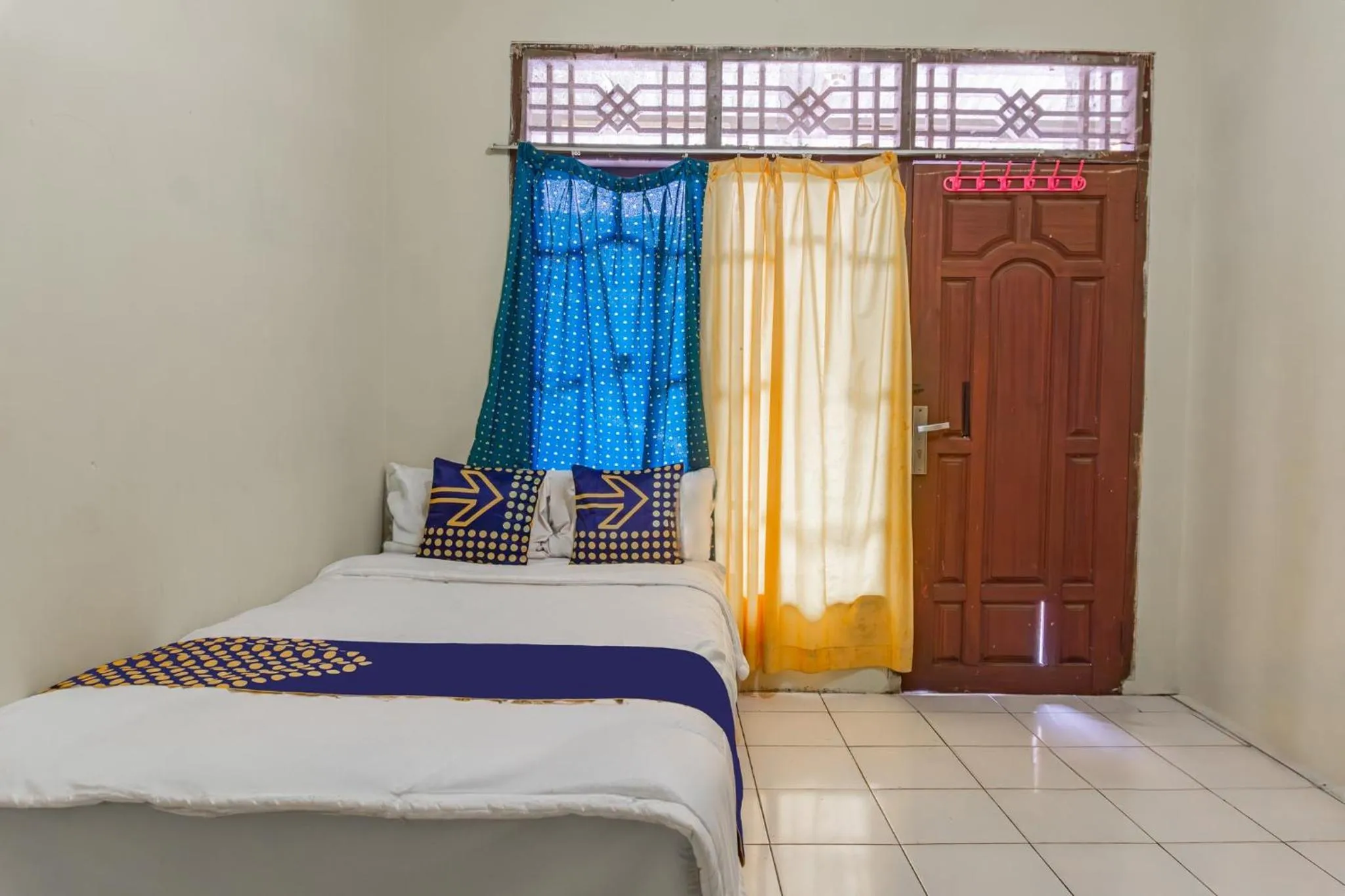 Bedroom, Bed in Hotel O Guest House Amanda Syariah