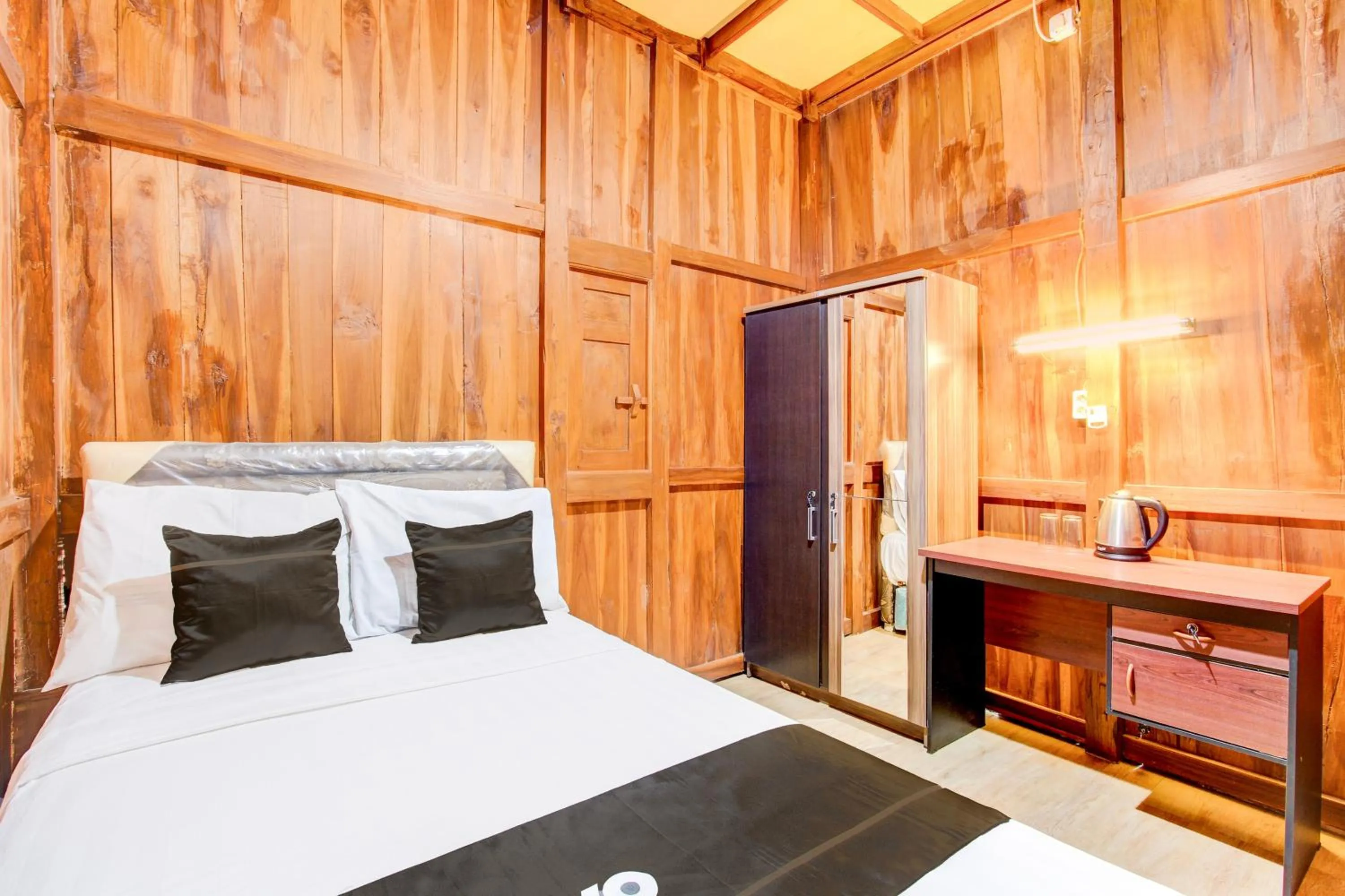 Bedroom, Bed in Capital O 93842 Jowo Segoro ResortNearPantai Sepanjang