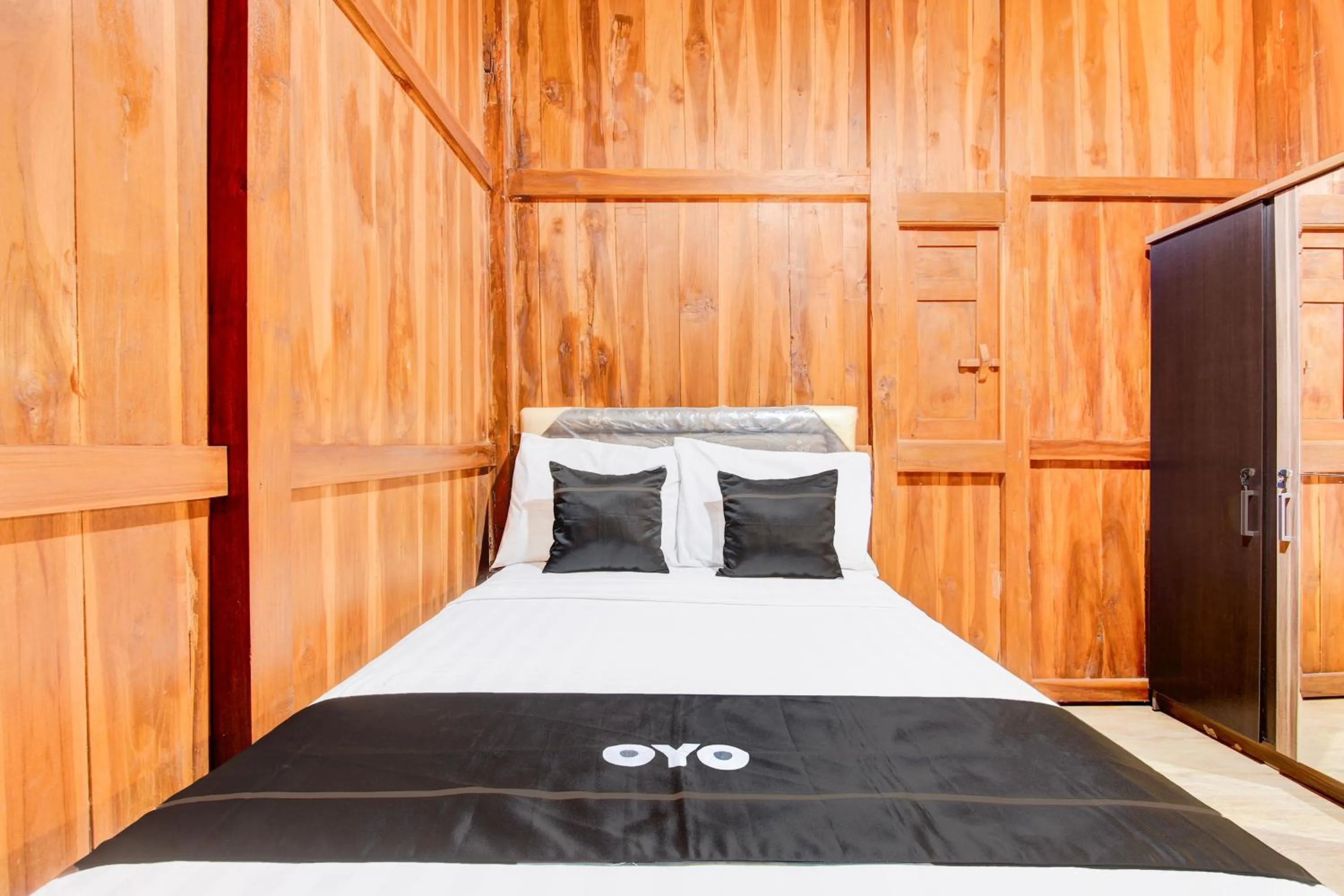 Bedroom, Bed in Capital O 93842 Jowo Segoro ResortNearPantai Sepanjang