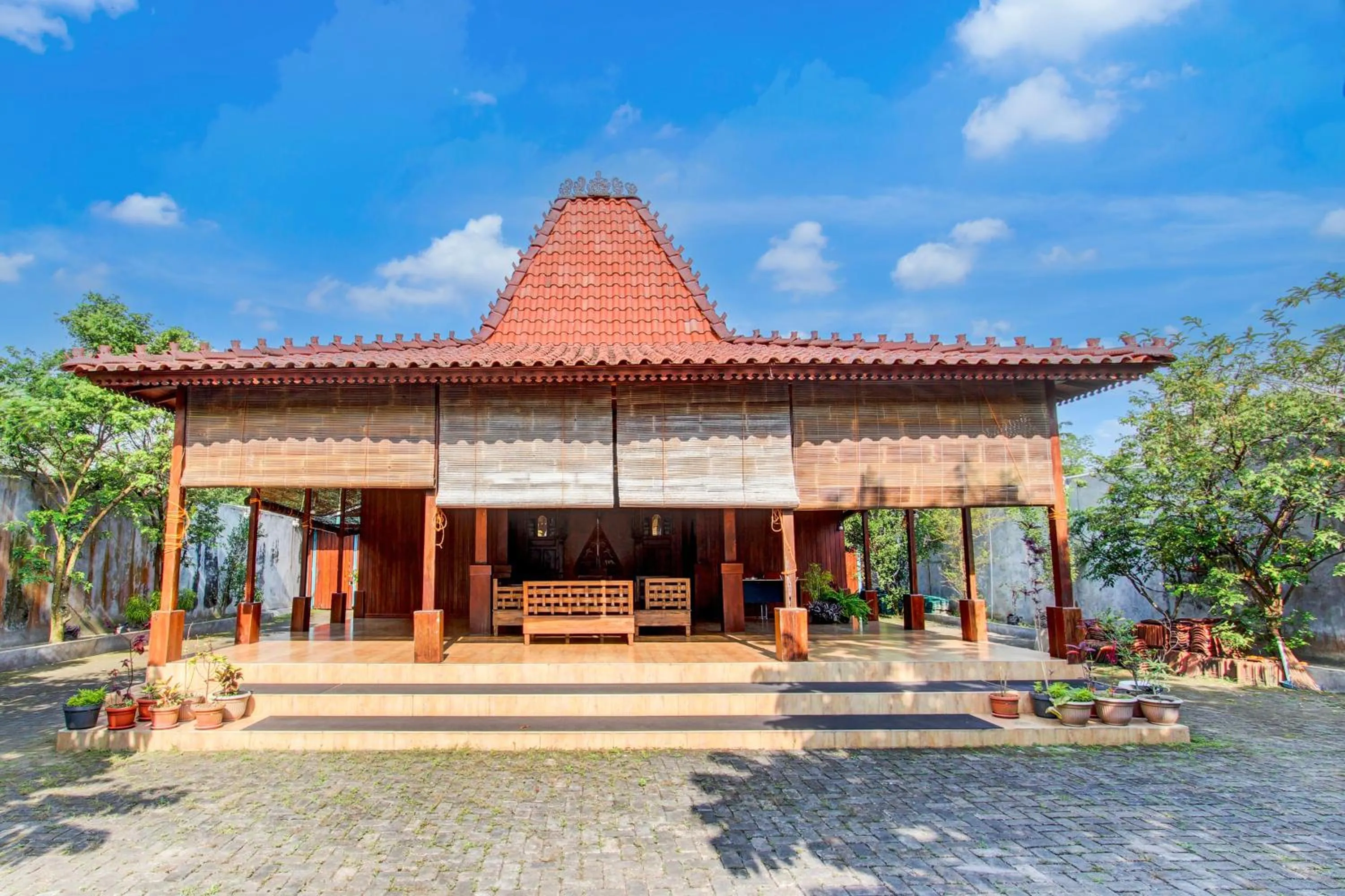 Facade/entrance in Capital O 93842 Jowo Segoro ResortNearPantai Sepanjang