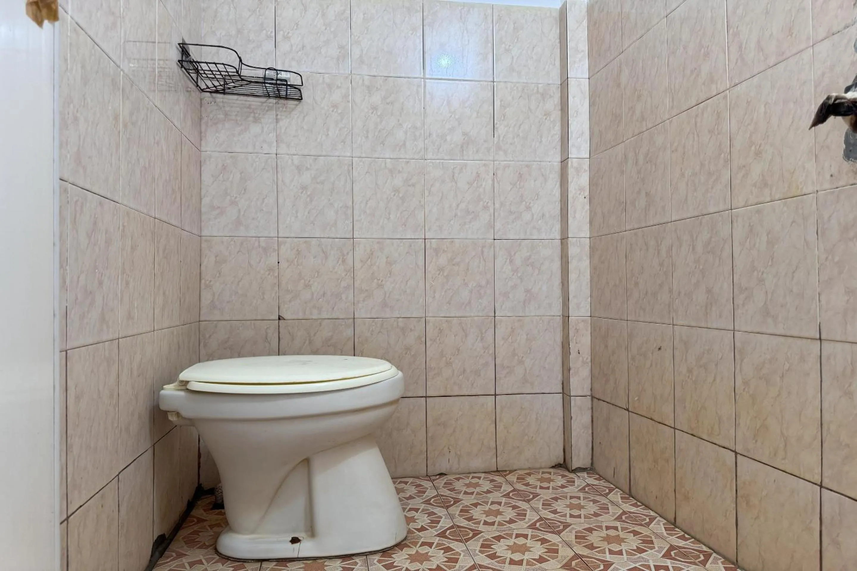 Bathroom in Hotel O Kost Reski 1 Near Pasar Rakyat Limbung