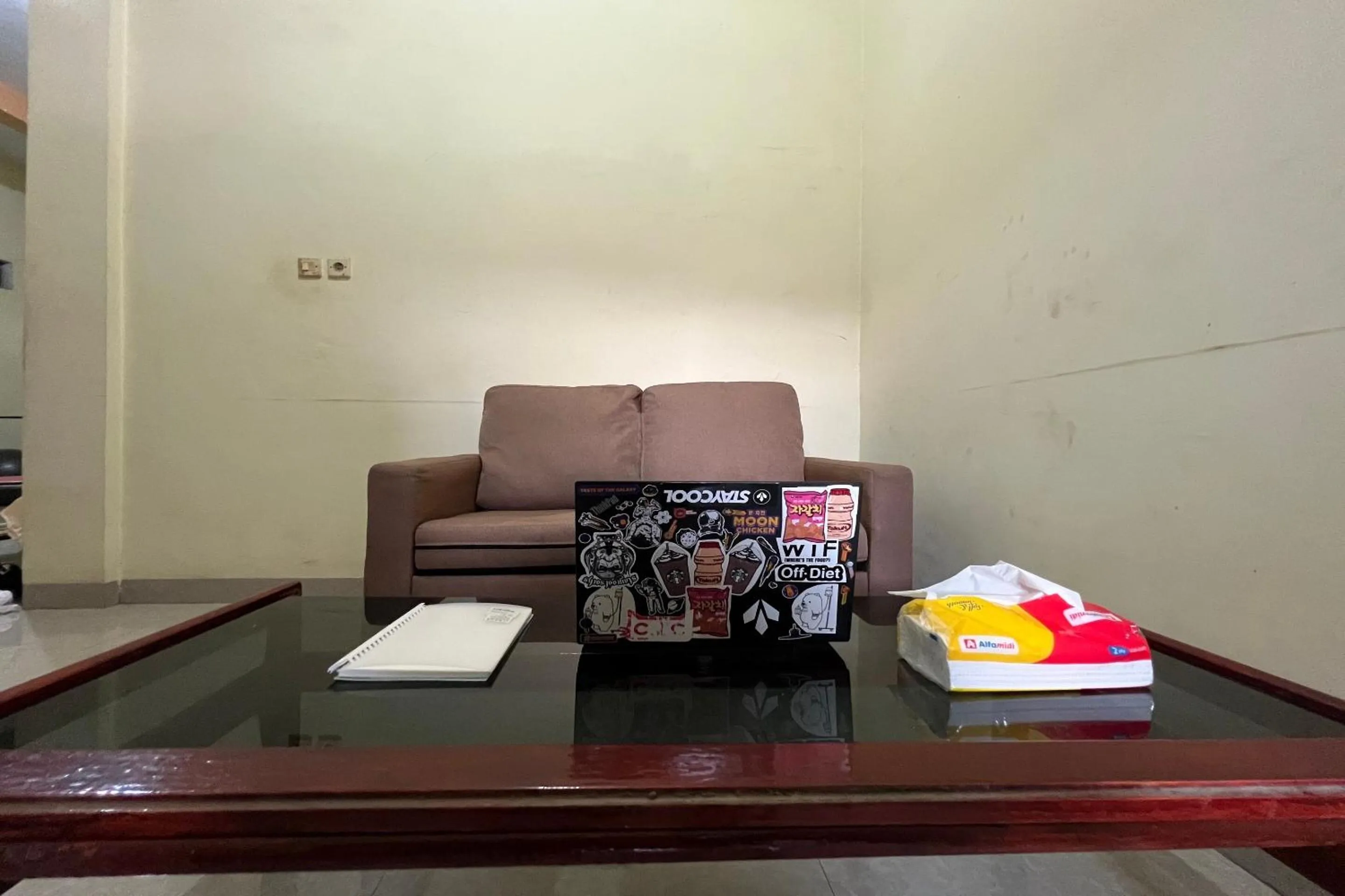 Lobby or reception in Hotel O Kost Reski 1 Near Pasar Rakyat Limbung