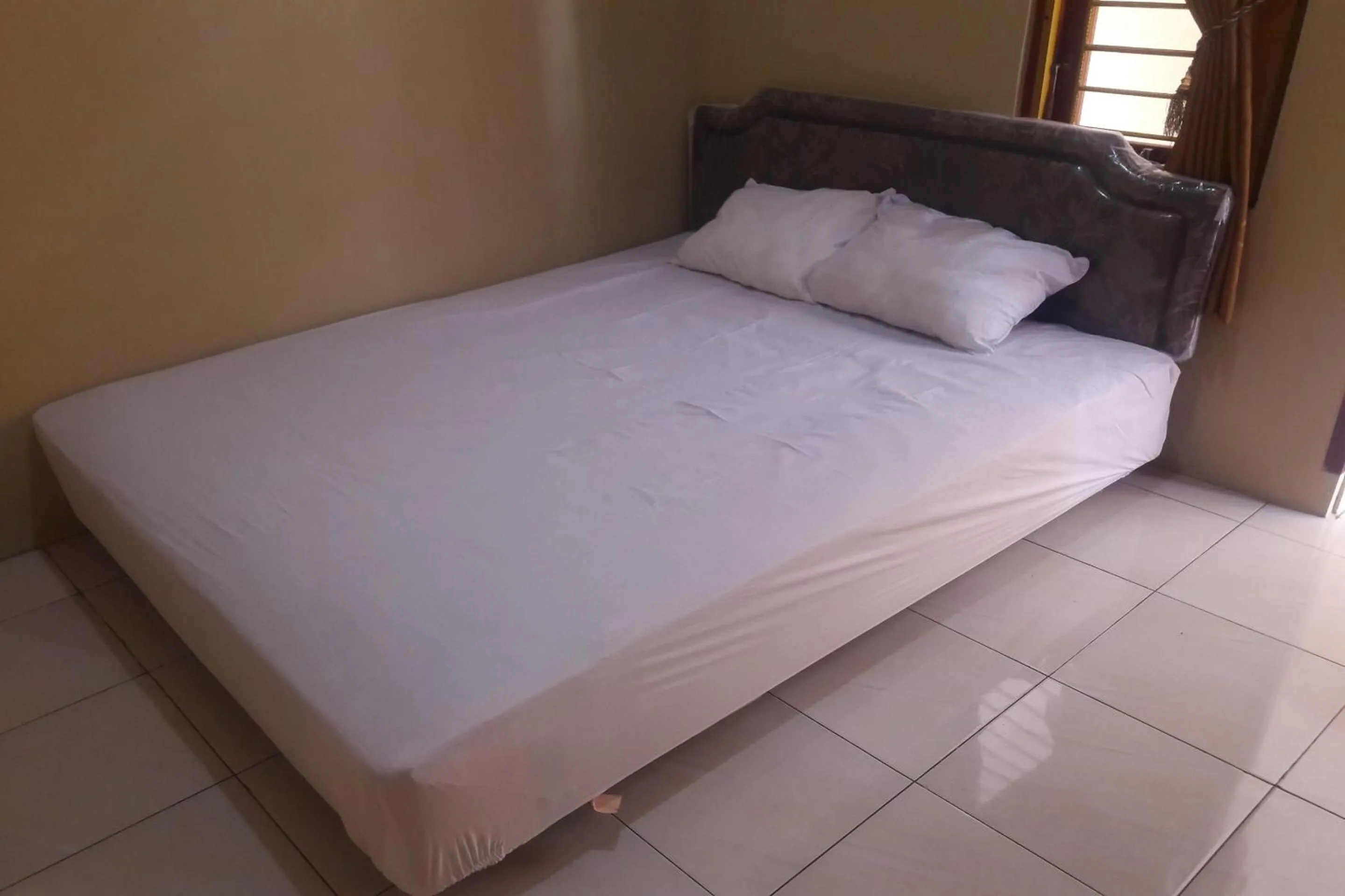 Bedroom, Bed in Hotel O Kost Reski 1 Near Pasar Rakyat Limbung