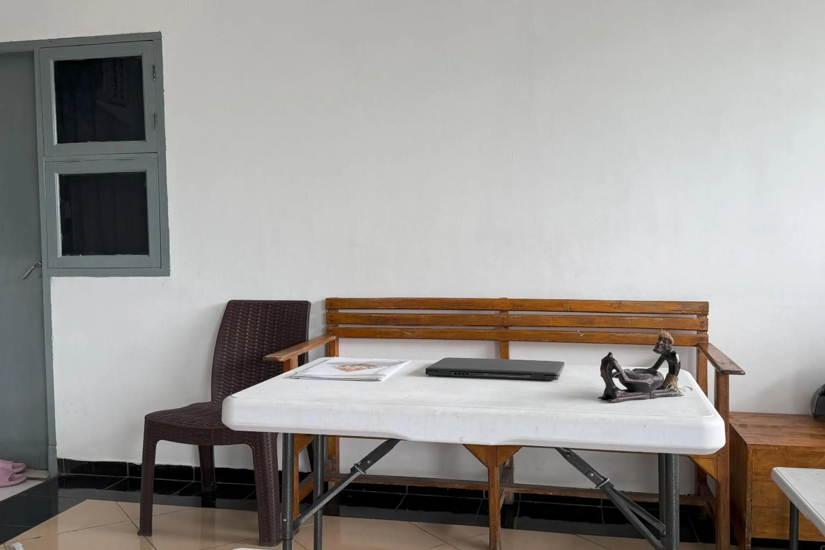 Lobby or reception in Hotel O Kost Reski 2 Near Tugu Perbatasan Takalar - Gowa