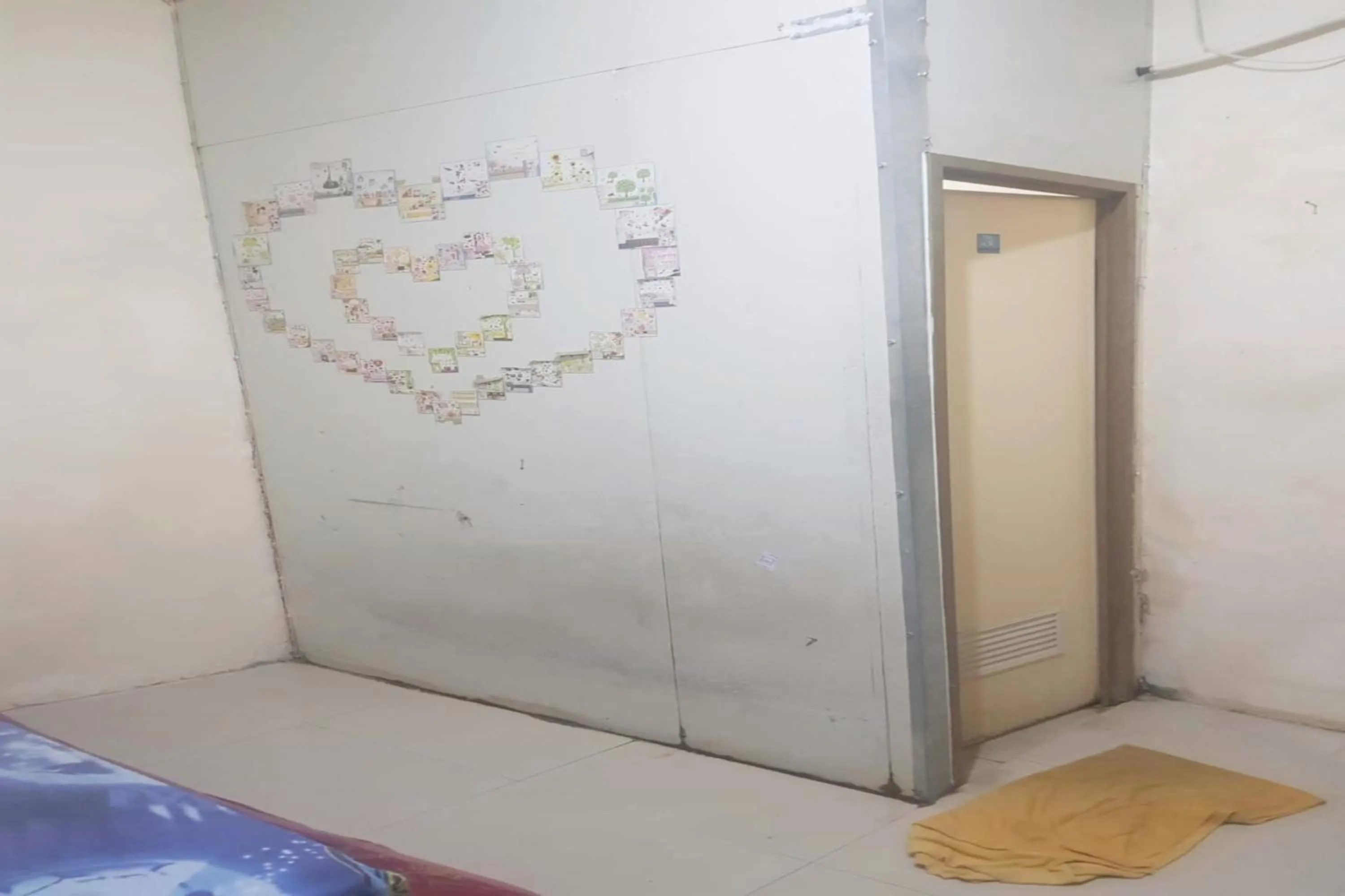 Bedroom in OYO 93863 Dv Homestay Syariah Genteng