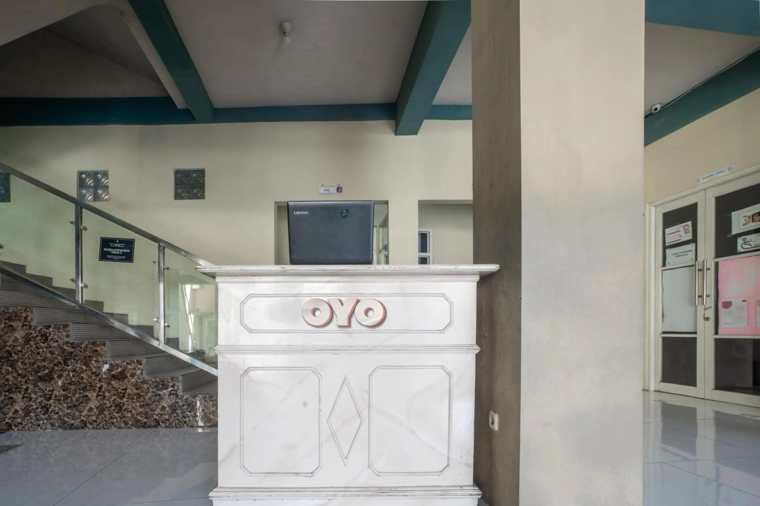 Lobby or reception in OYO 93863 Dv Homestay Syariah Genteng
