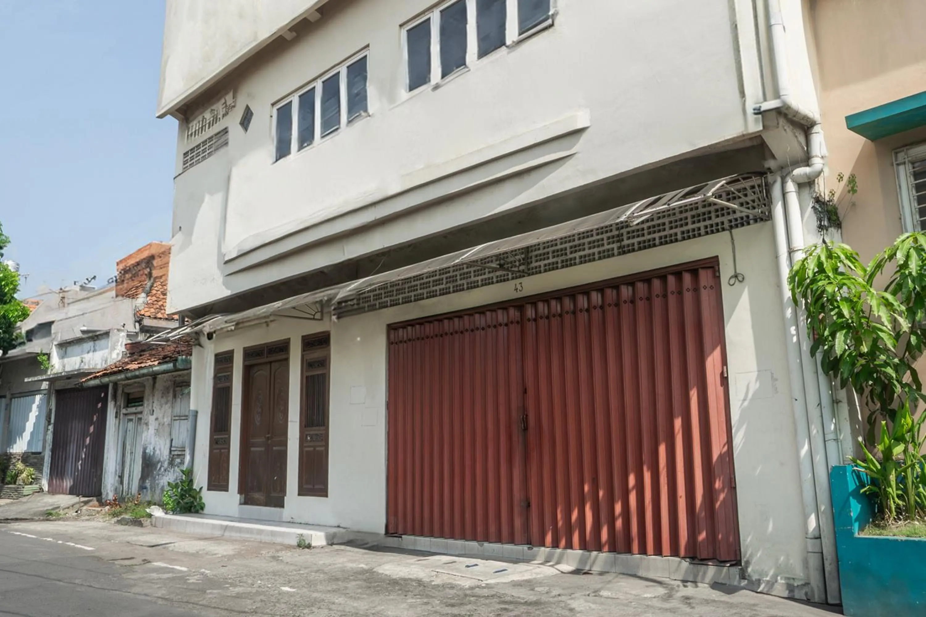 Facade/entrance in OYO 93863 Dv Homestay Syariah Genteng