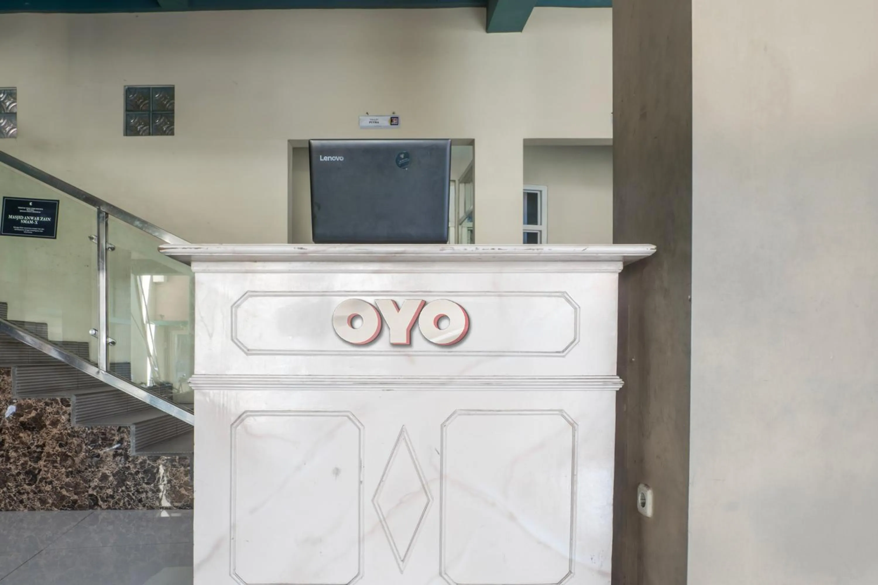 Lobby or reception in OYO 93863 Dv Homestay Syariah Genteng