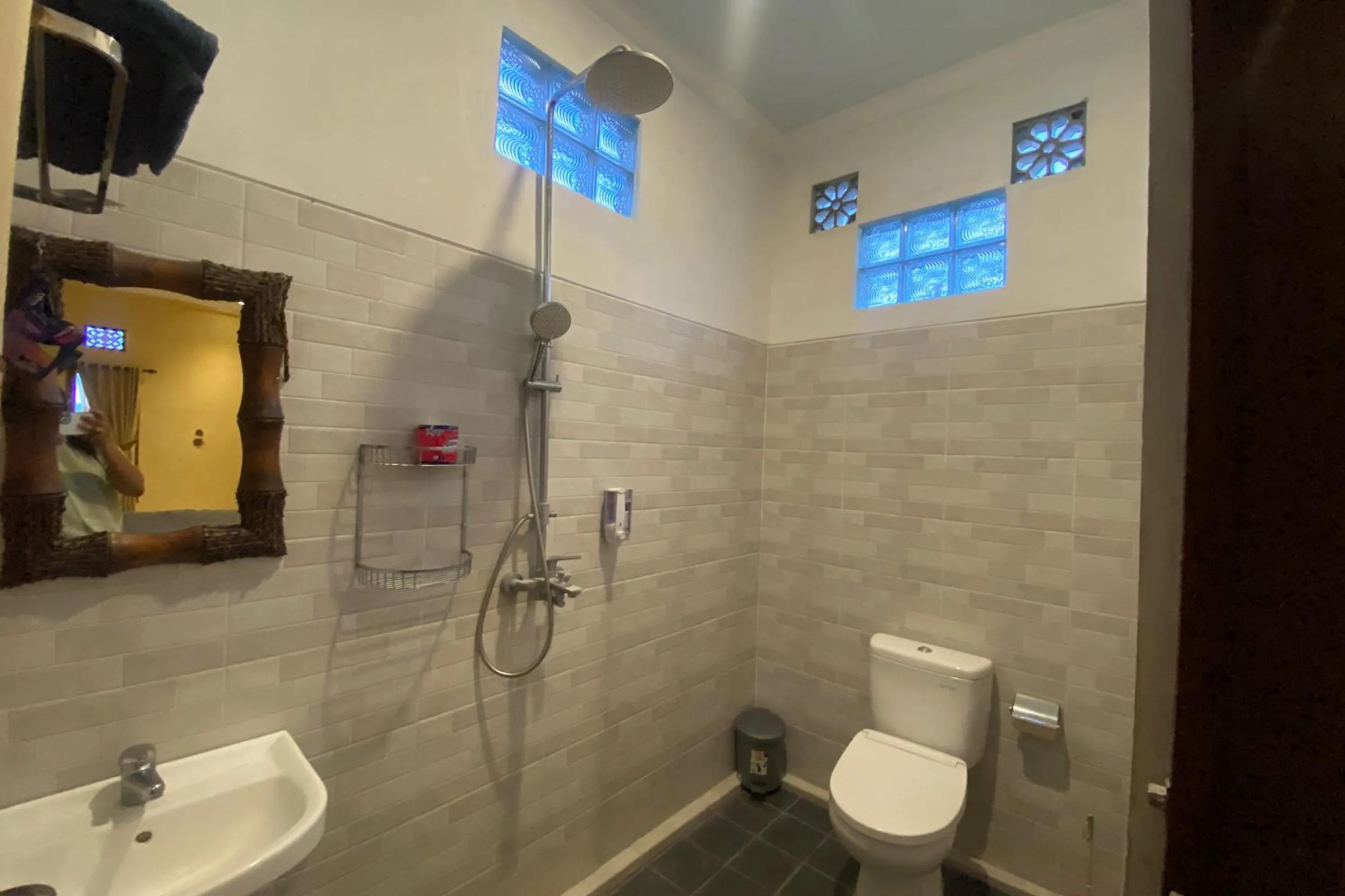 Bathroom in Capital O 93844 Arta Adi Homestay NearBali Zoo