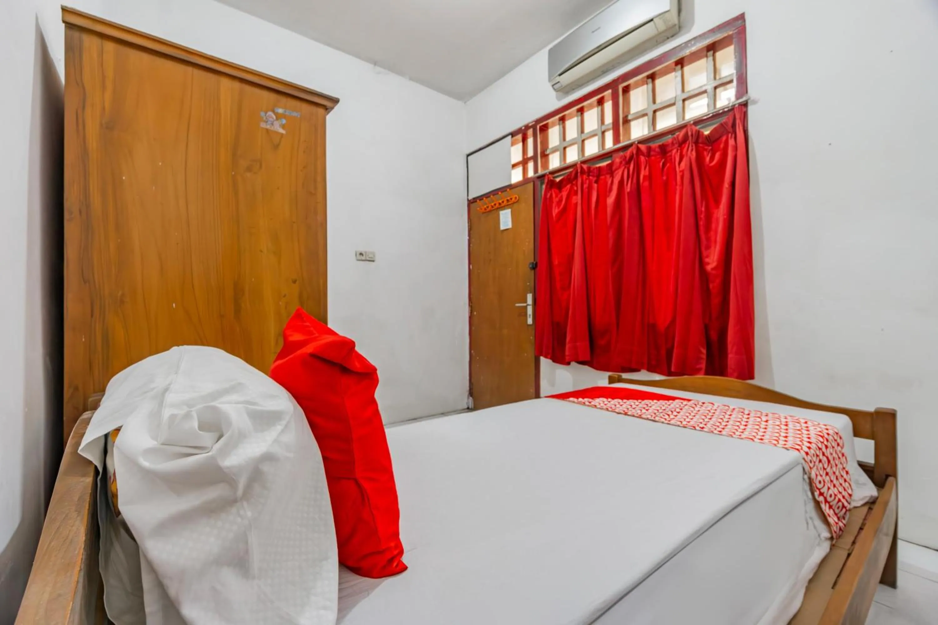 Bedroom, Bed in Hotel O Regina Homestay Syariah