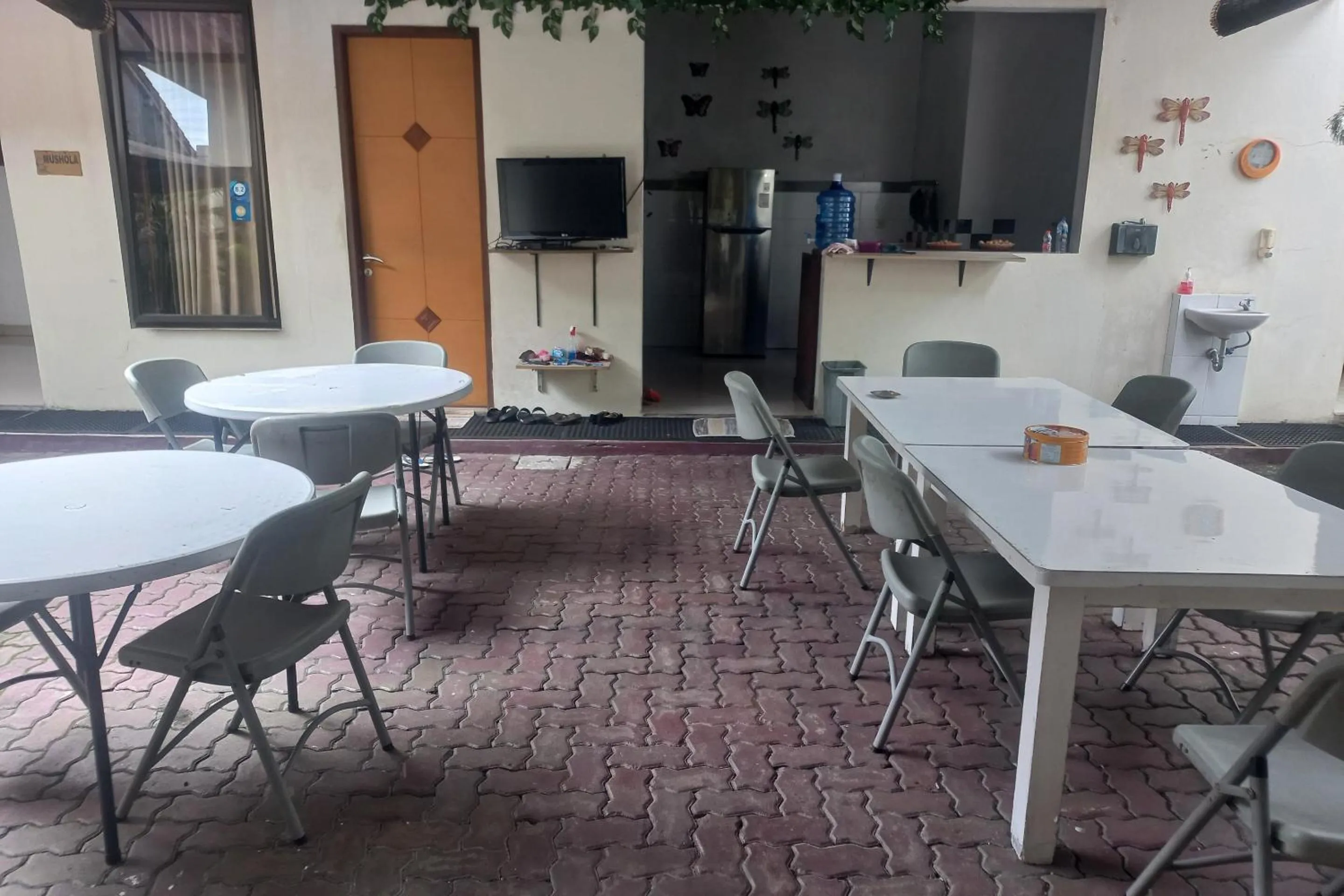 Lobby or reception in Capital O 93872 Natura Guest House Syariah Near alun alun kota purwokerto