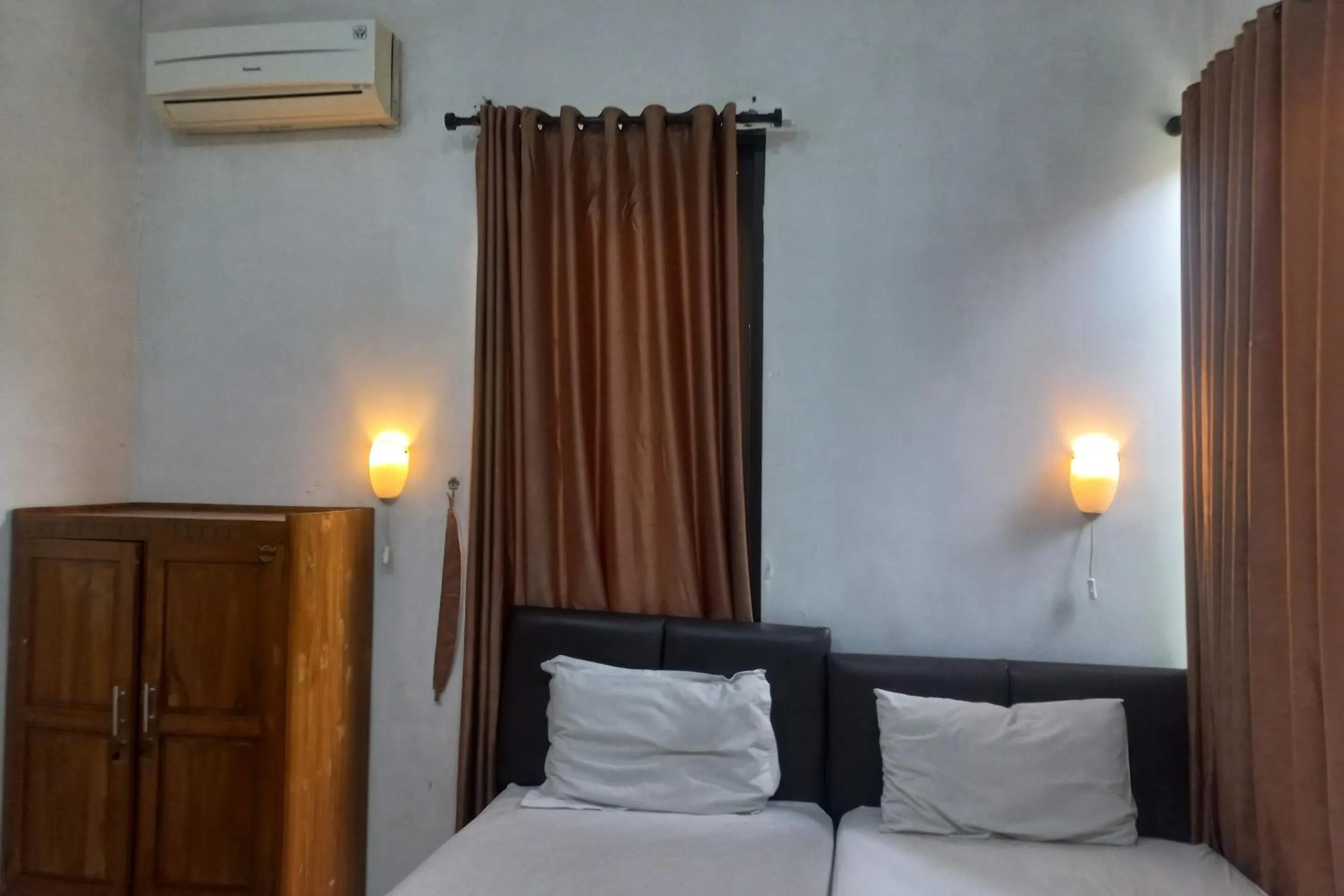 Bedroom, Bed in Capital O 93872 Natura Guest House Syariah Near alun alun kota purwokerto