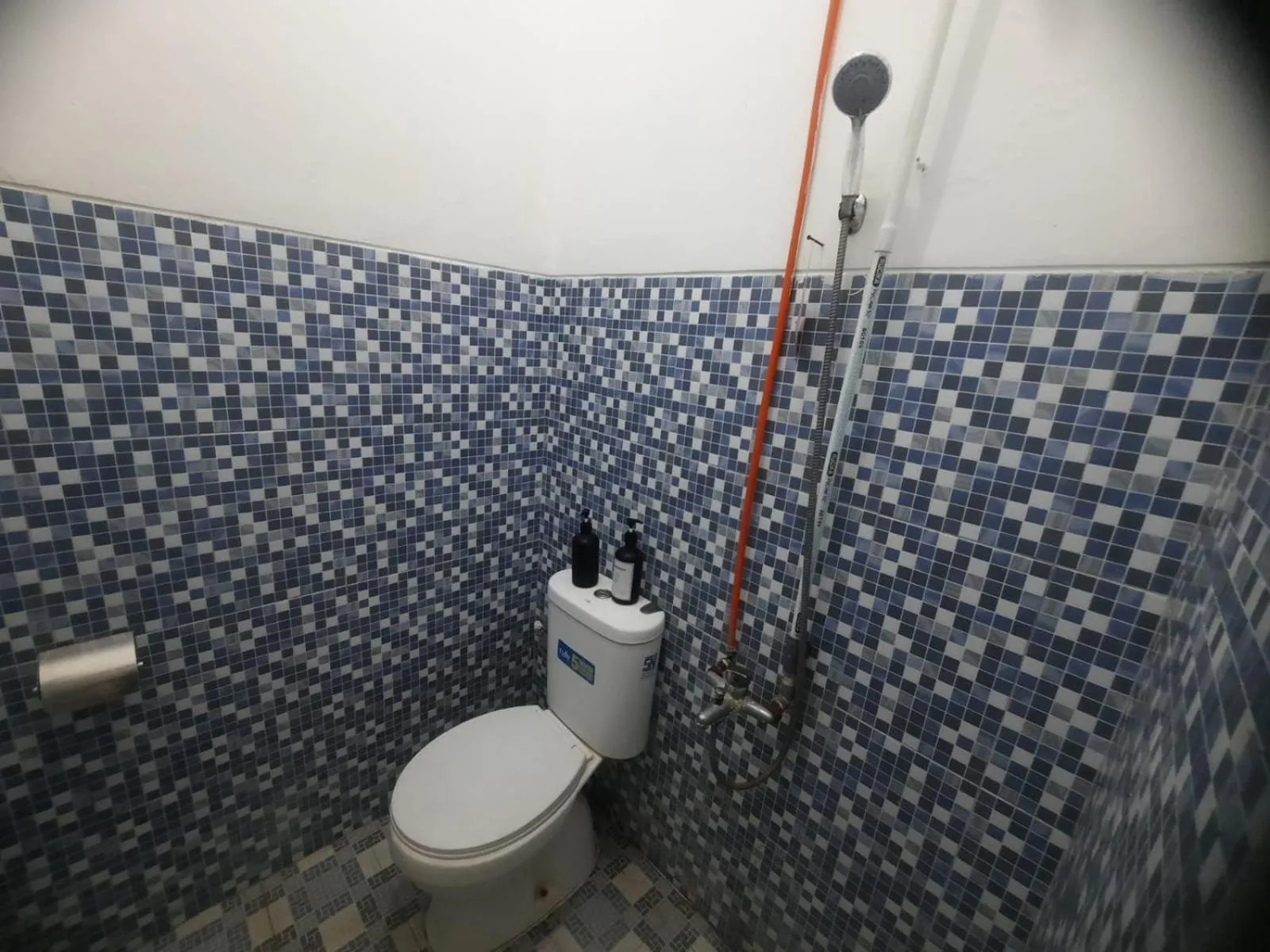 Bathroom in OYO 93870 Damai Guest House Cirebon