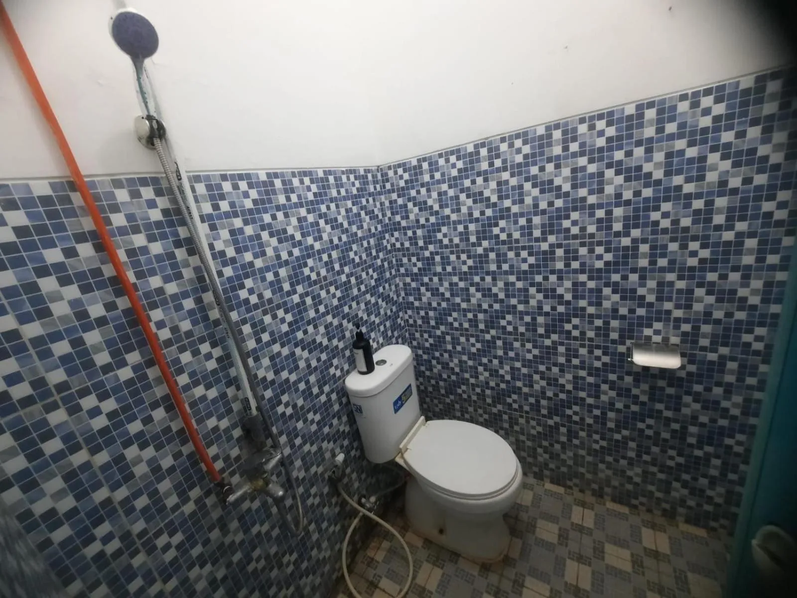 Bathroom in OYO 93870 Damai Guest House Cirebon