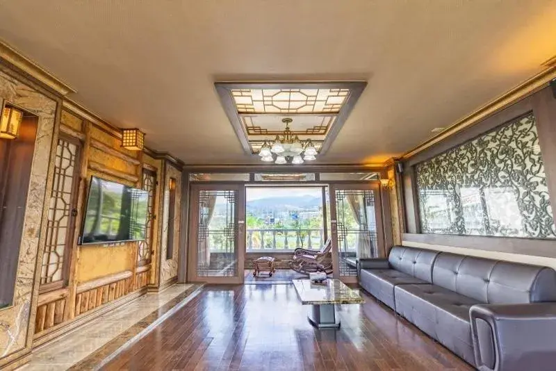 Three-Bedroom Apartment in Jeju Nine Resort Three-Bedroom Apartment in Jeju Nine Resort