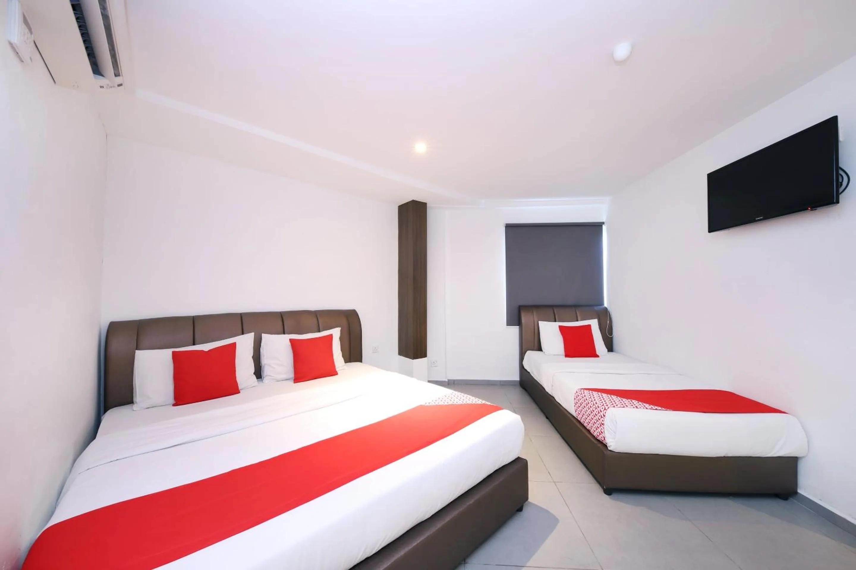 Bedroom, Bed in Super OYO 246 Link Inn