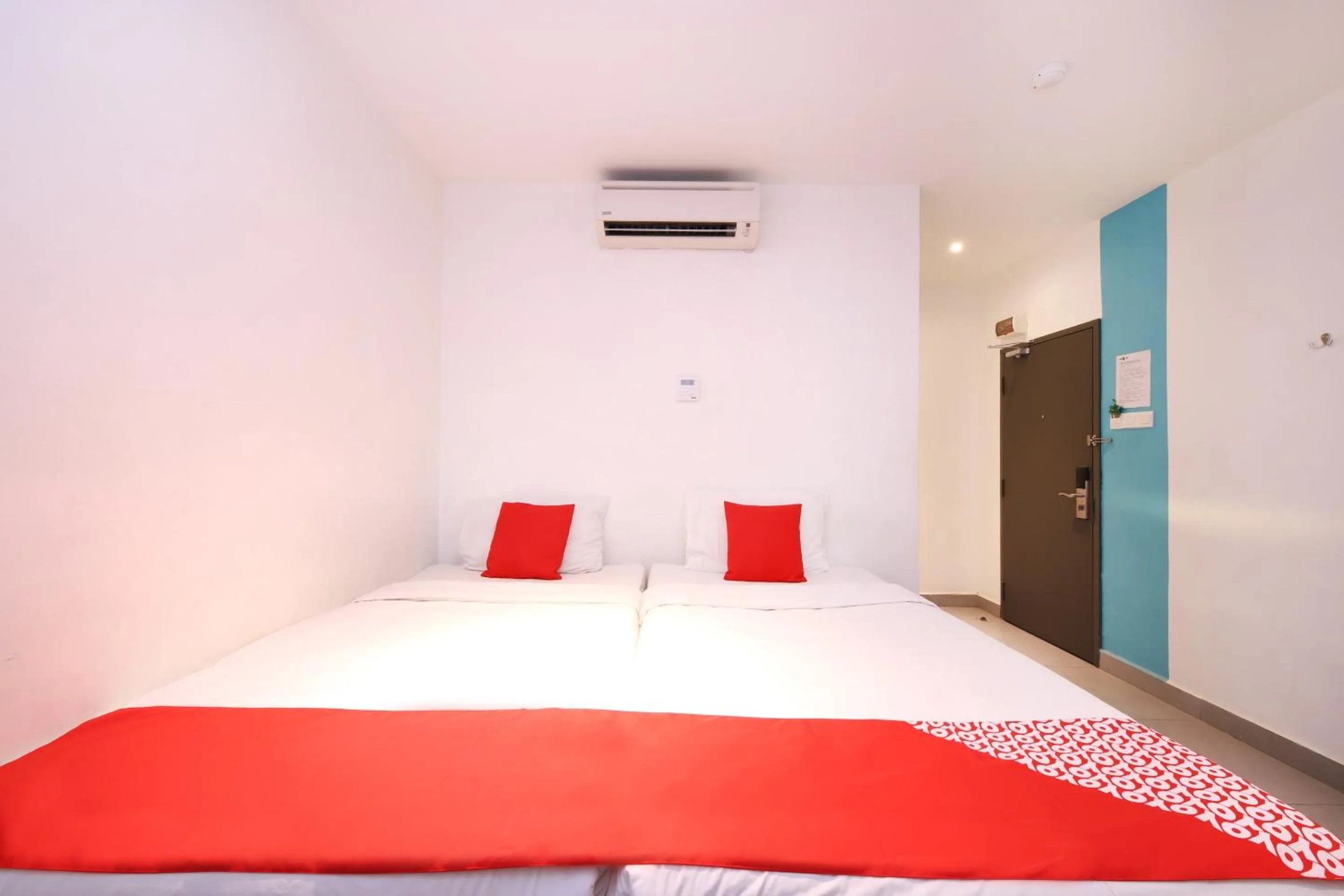 Bedroom, Bed in Super OYO 246 Link Inn