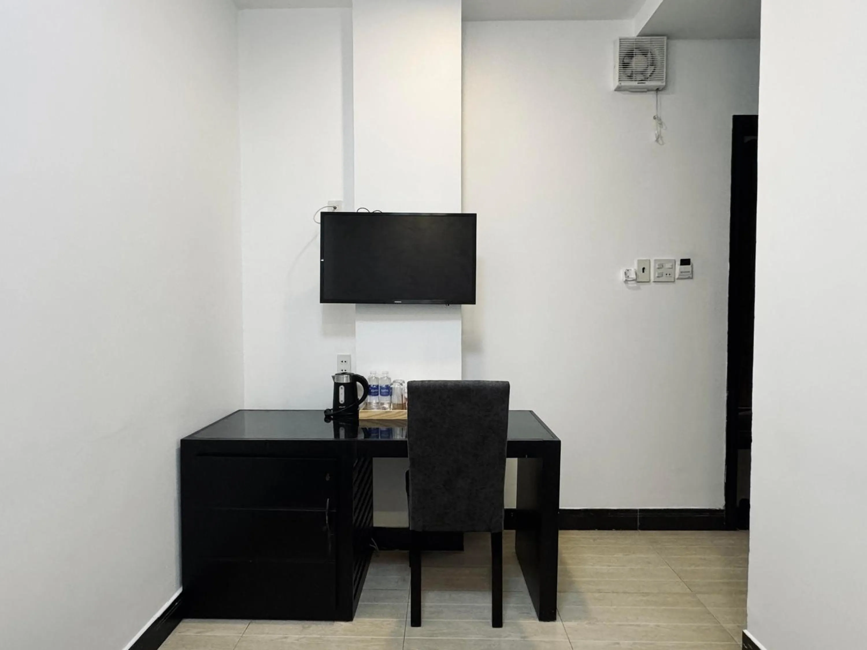 TV and multimedia in LION 8 Hotel