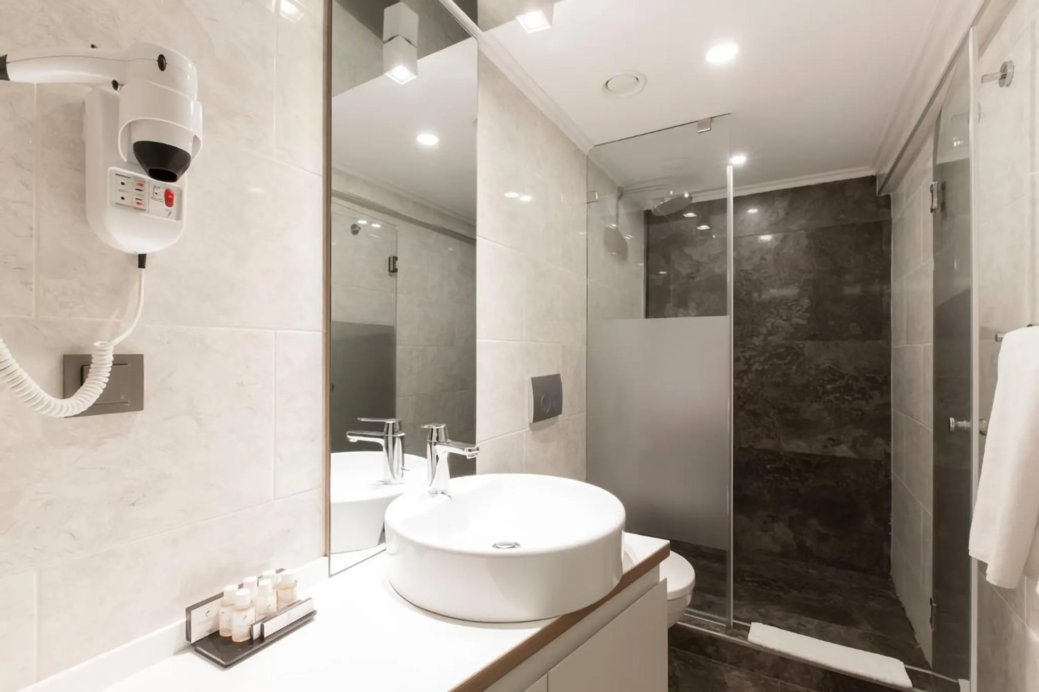 Shower in Carina Park Suites Nisantasi