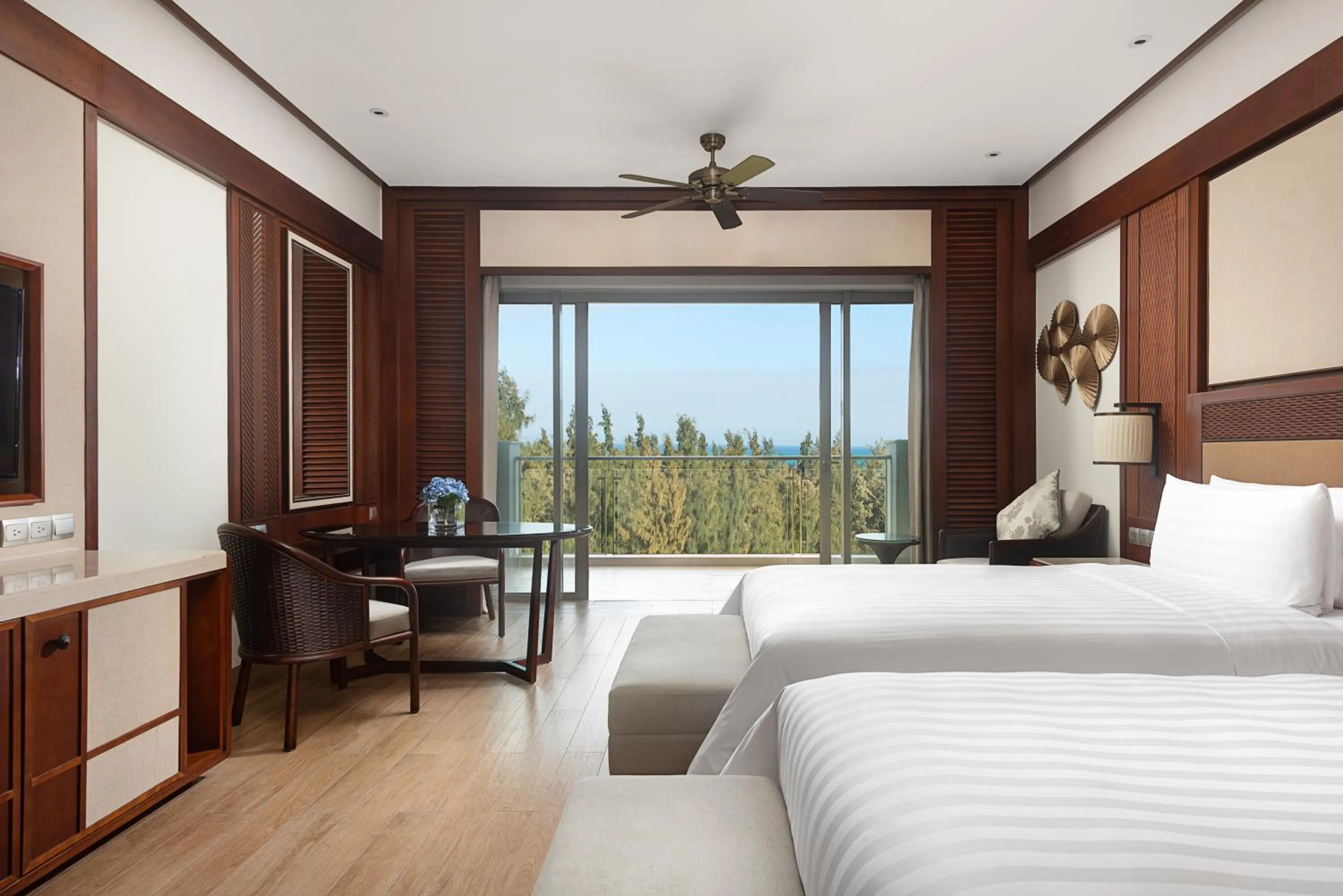 Bed in Shangri-La Sanya