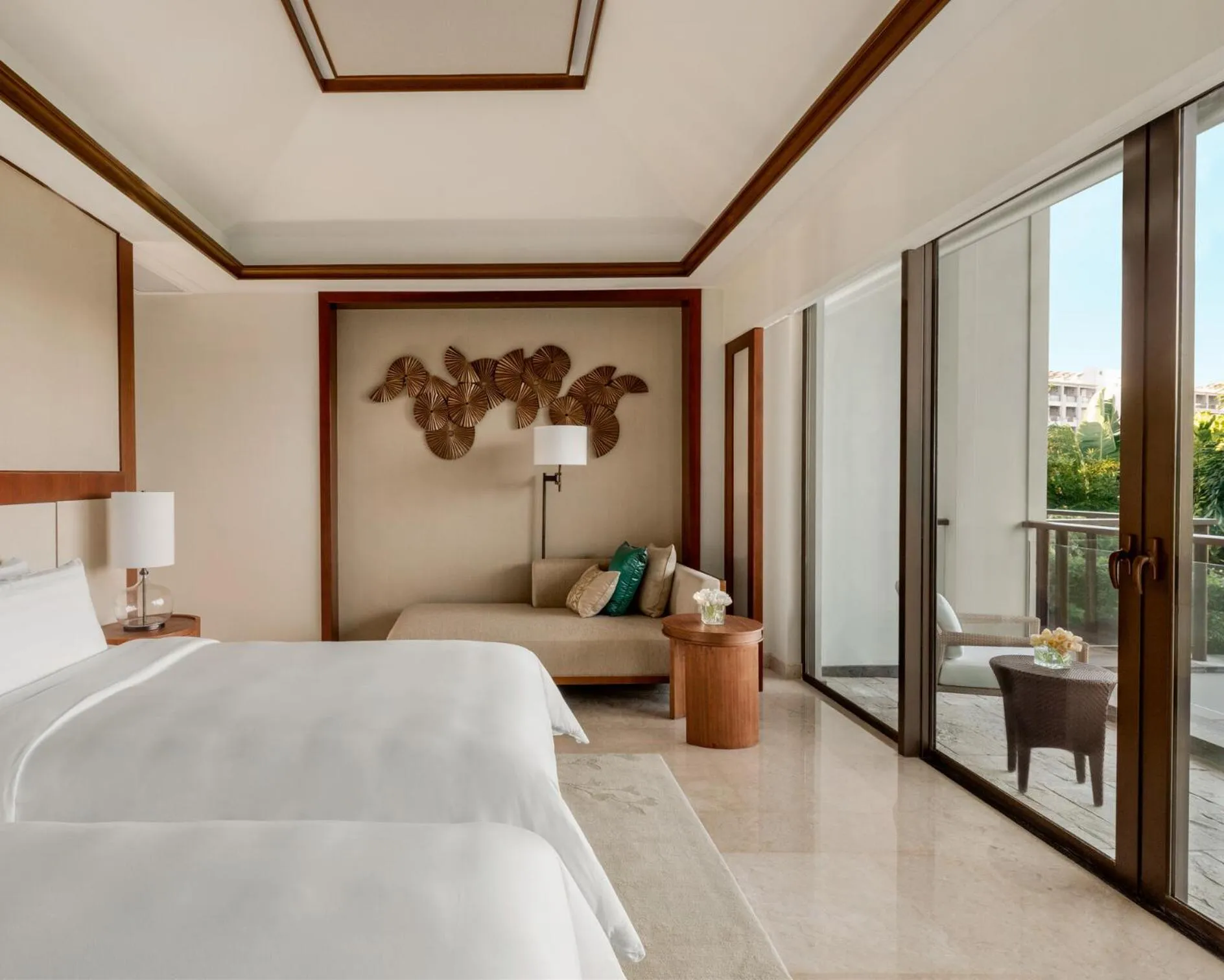 Photo of the whole room, Bed in Shangri-La Sanya