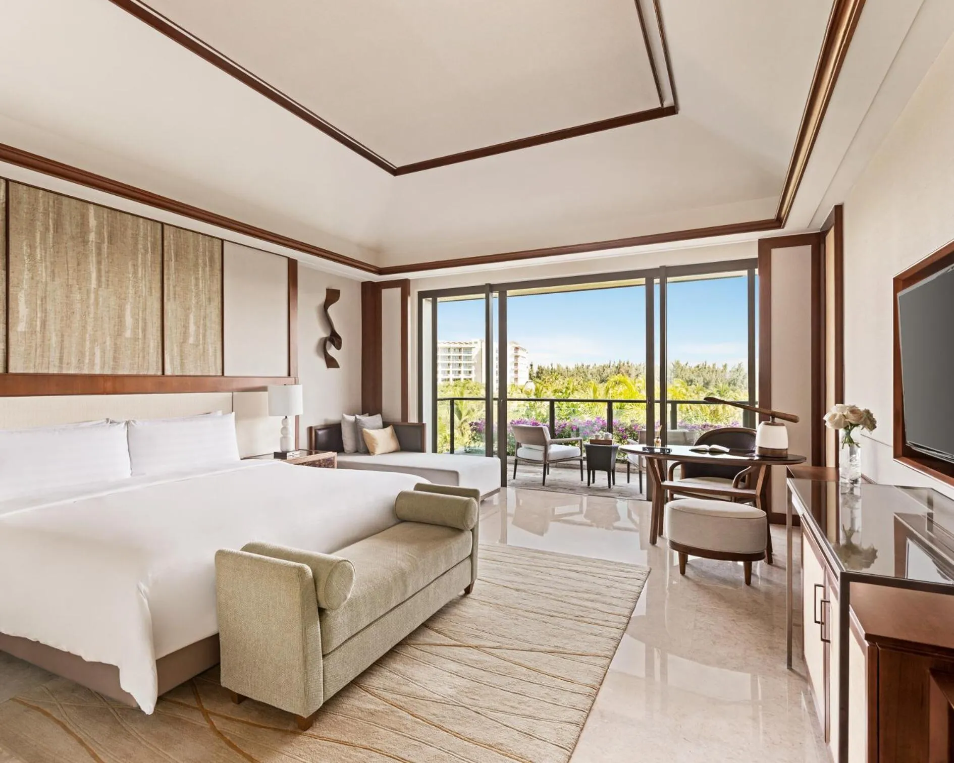 Photo of the whole room, Bed in Shangri-La Sanya