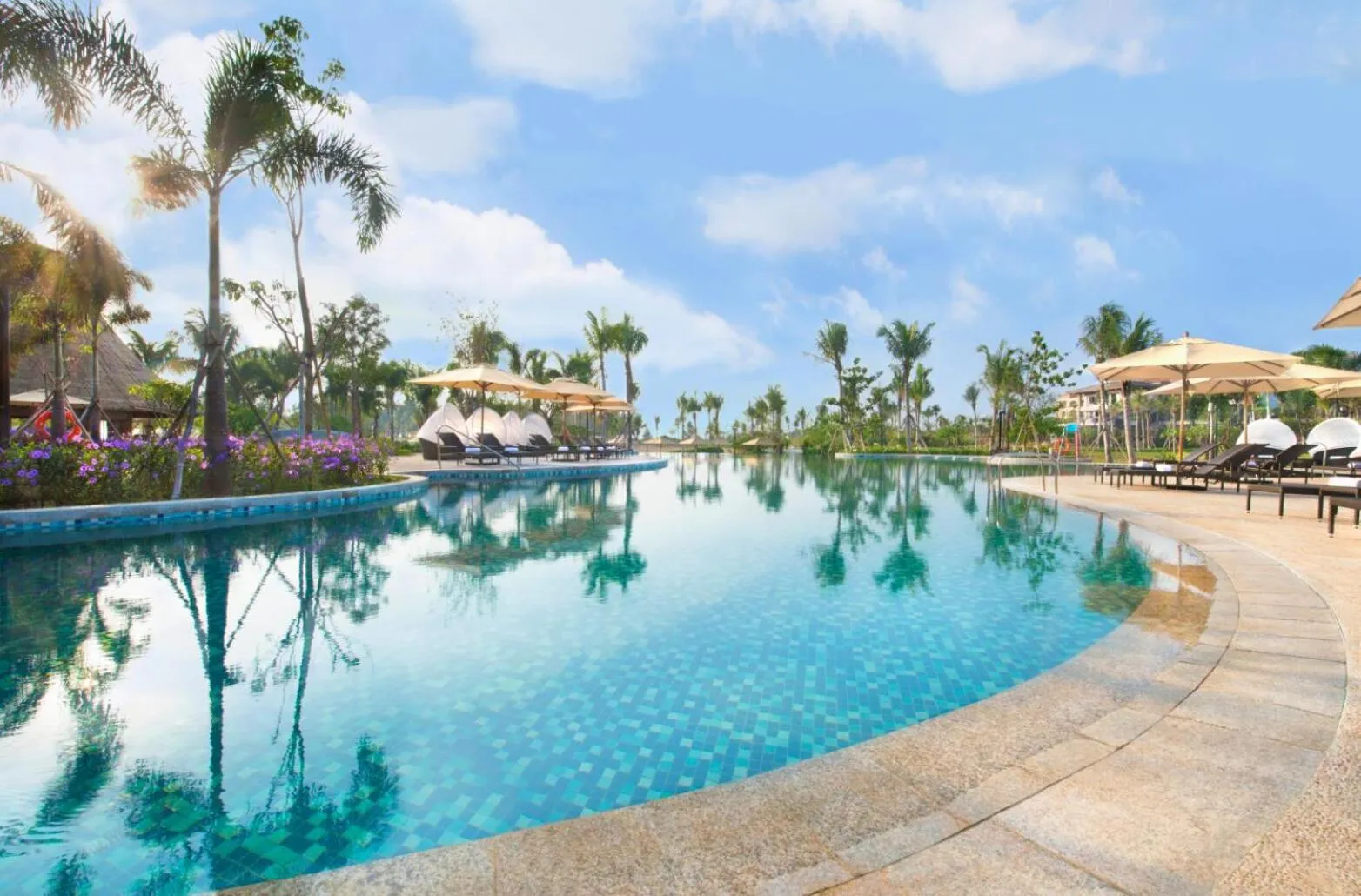 Swimming pool in Shangri-La Sanya