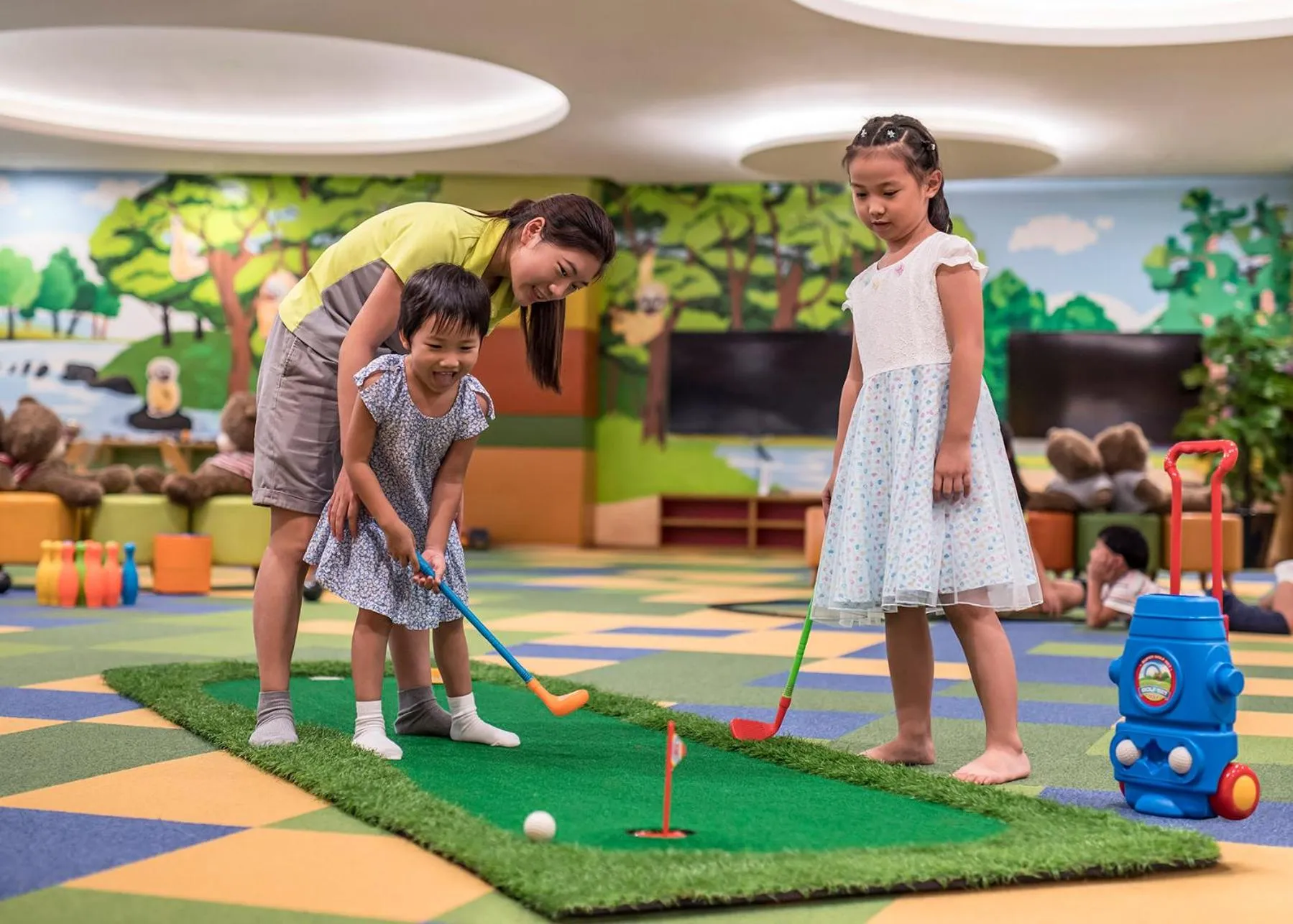 children in Shangri-La Sanya