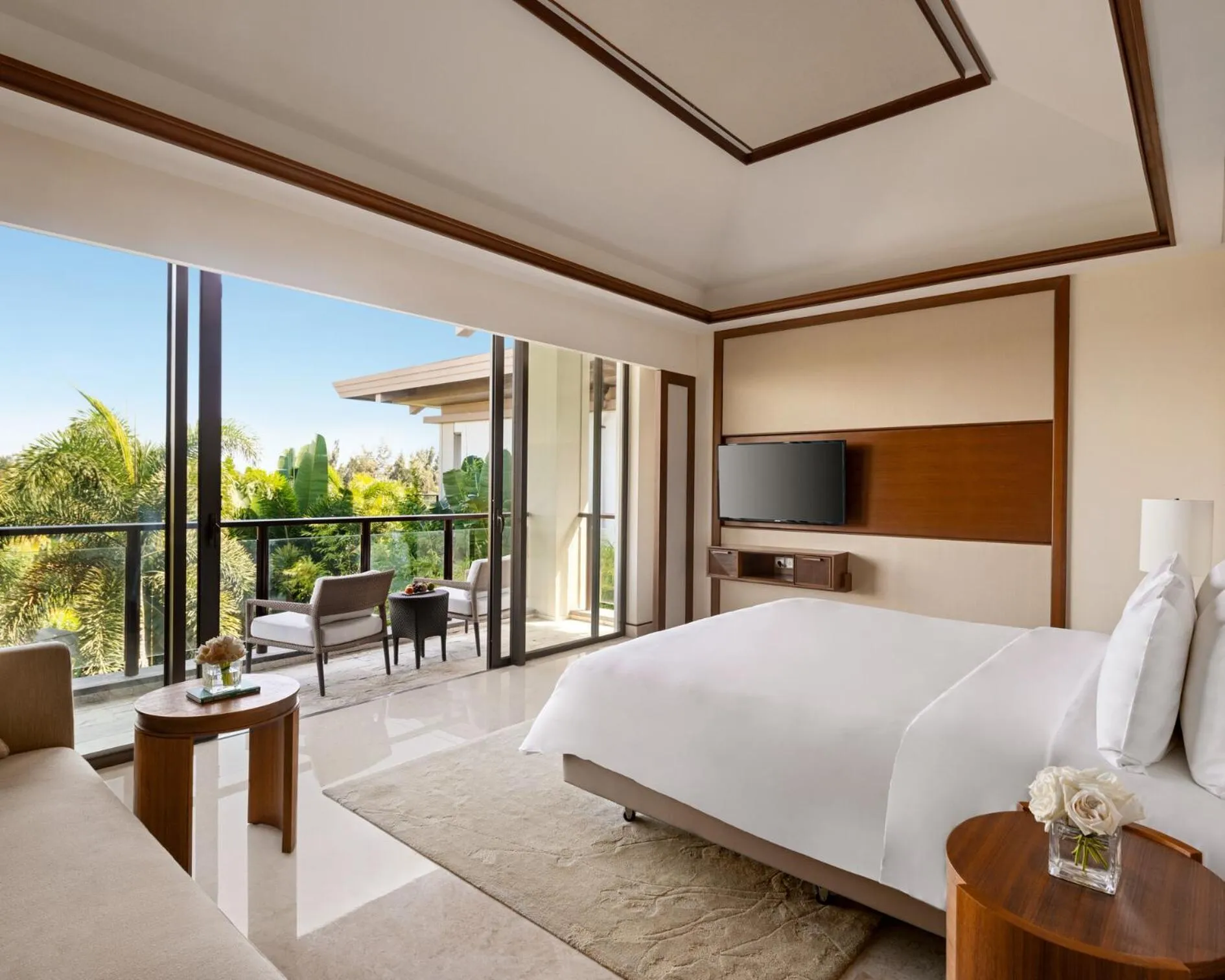 Photo of the whole room, Bed in Shangri-La Sanya