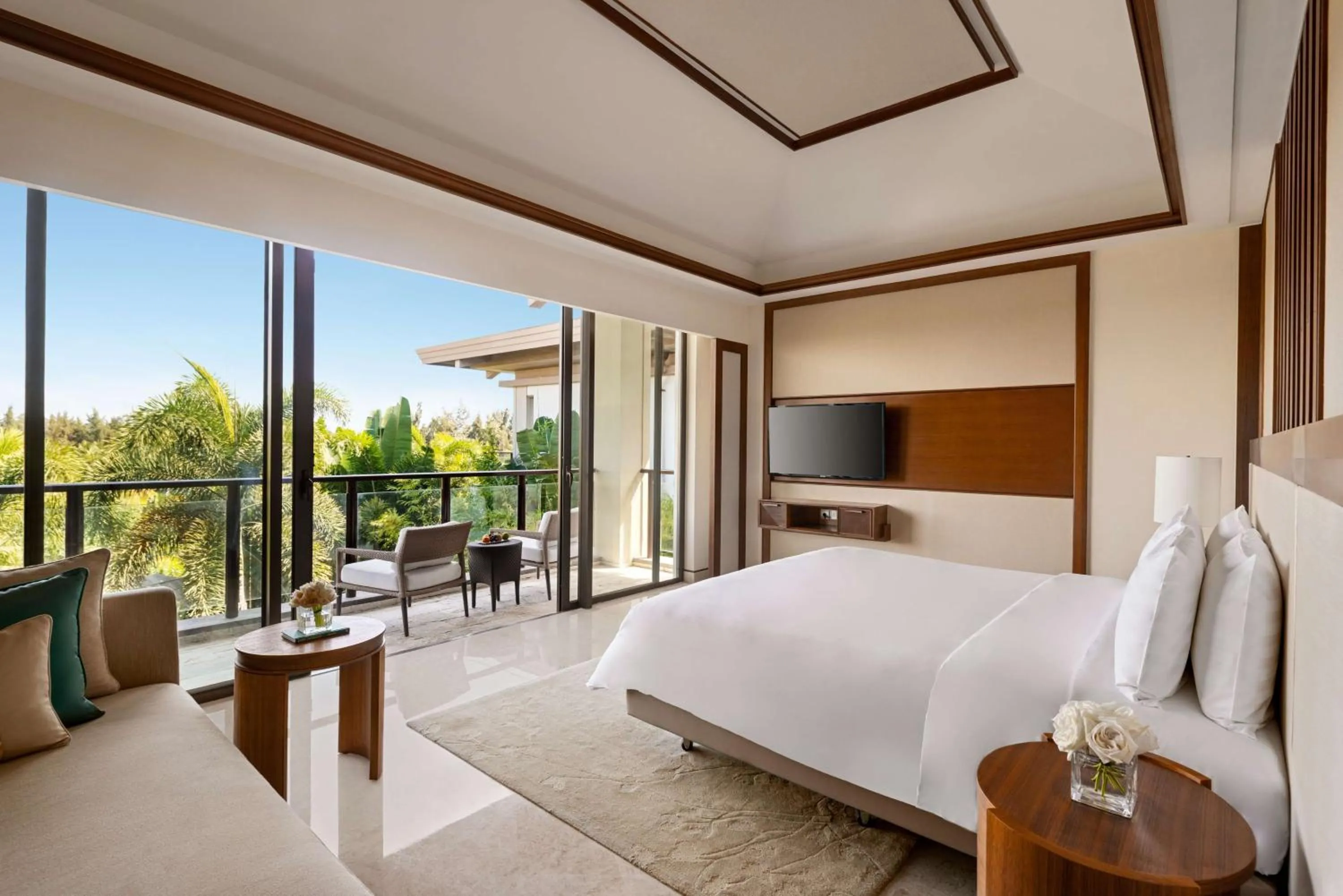 Photo of the whole room, Bed in Shangri-La Sanya