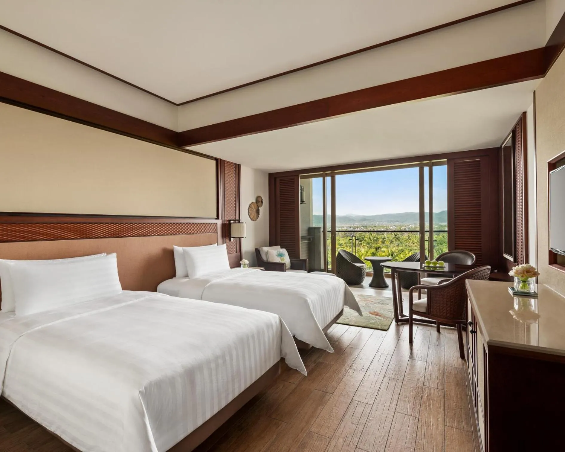 Photo of the whole room, Bed in Shangri-La Sanya