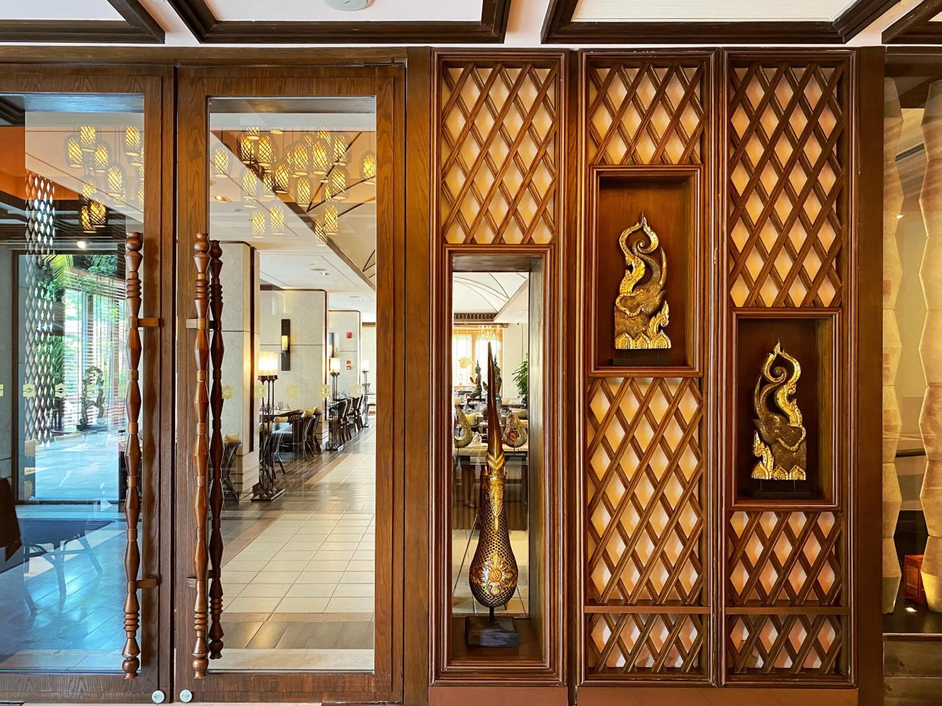 Facade/entrance in Shangri-La Sanya