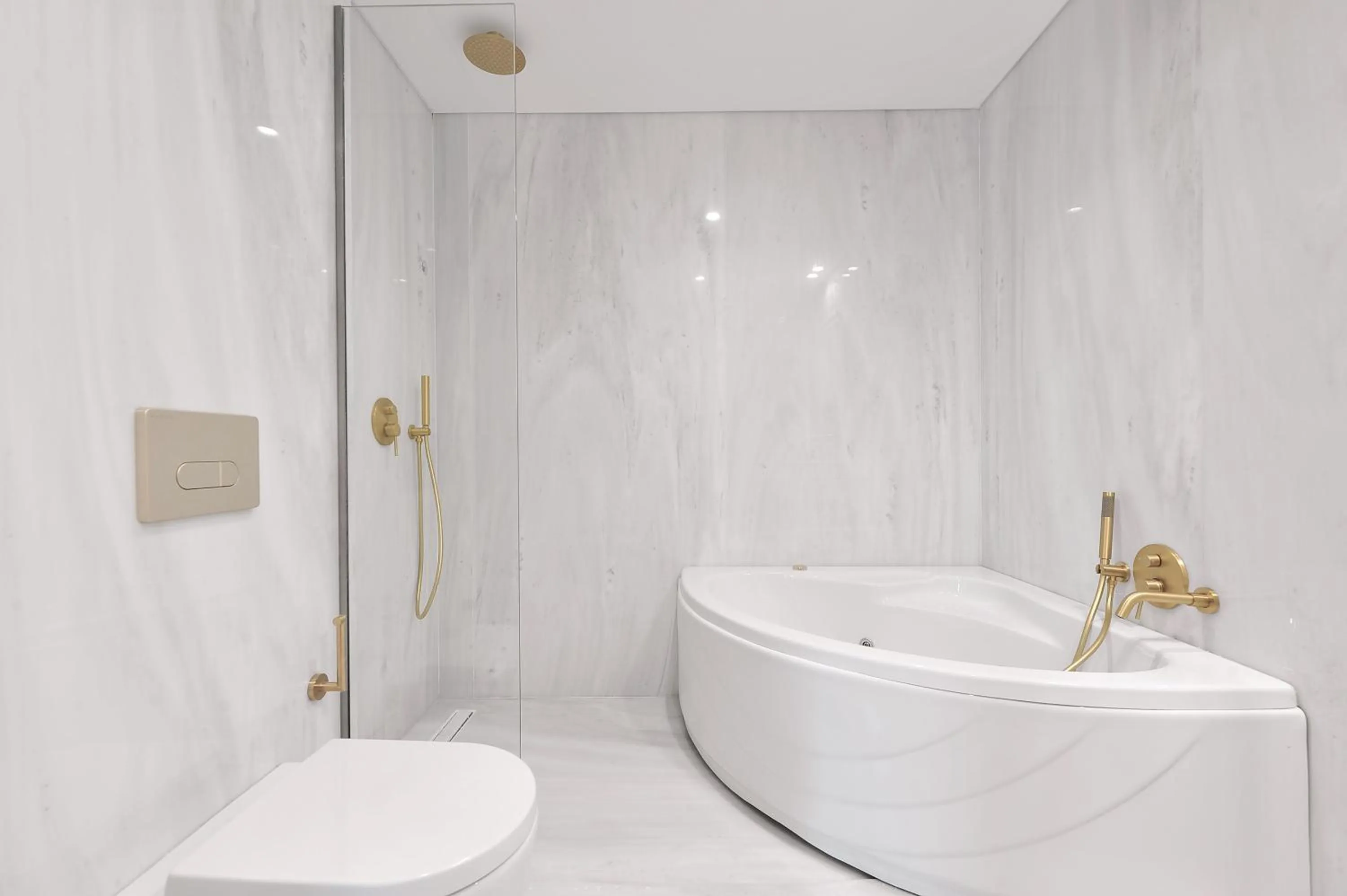 Hot Tub in The Athenaeum Luxury Hotel