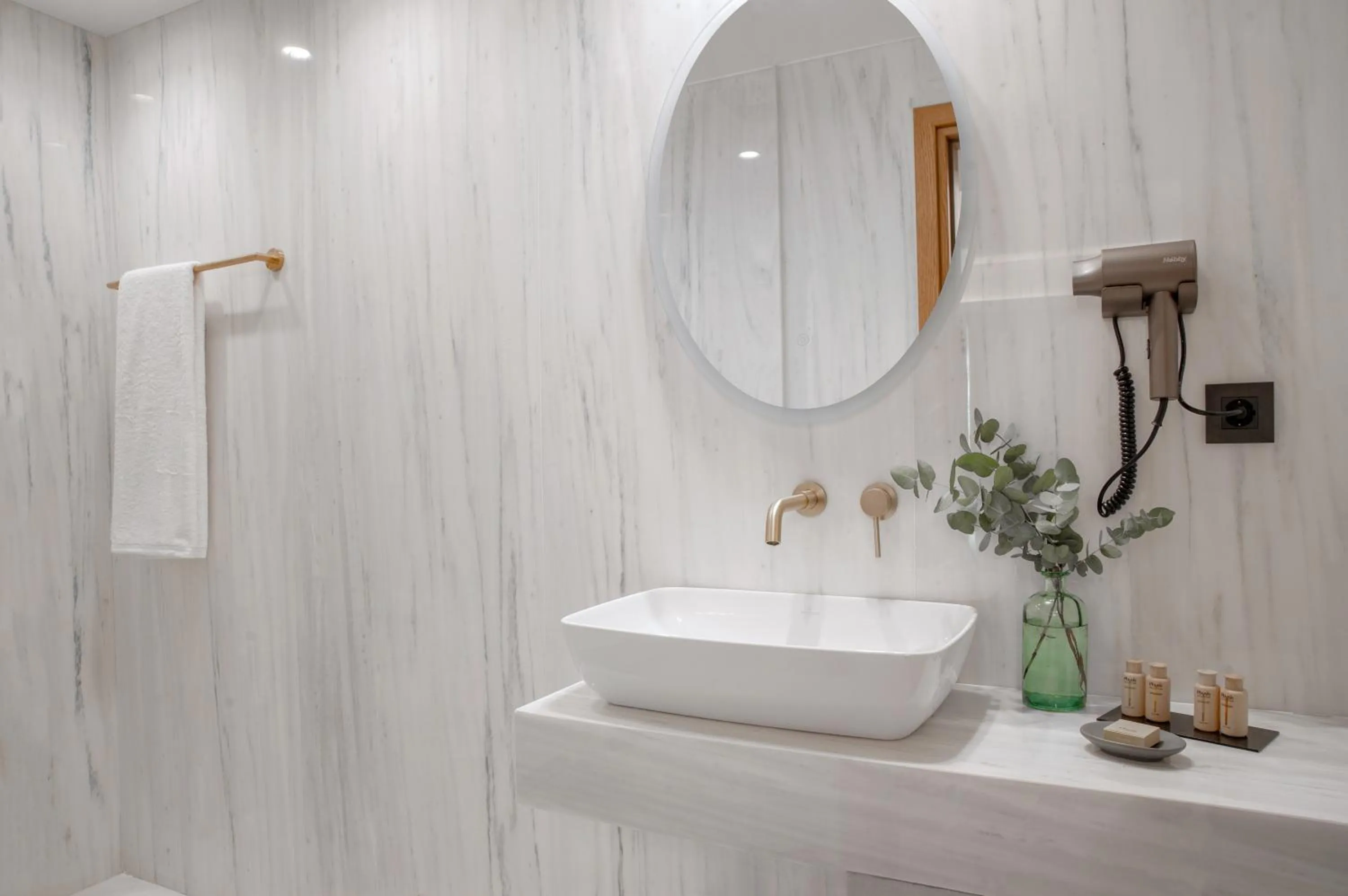 Bathroom in The Athenaeum Luxury Hotel