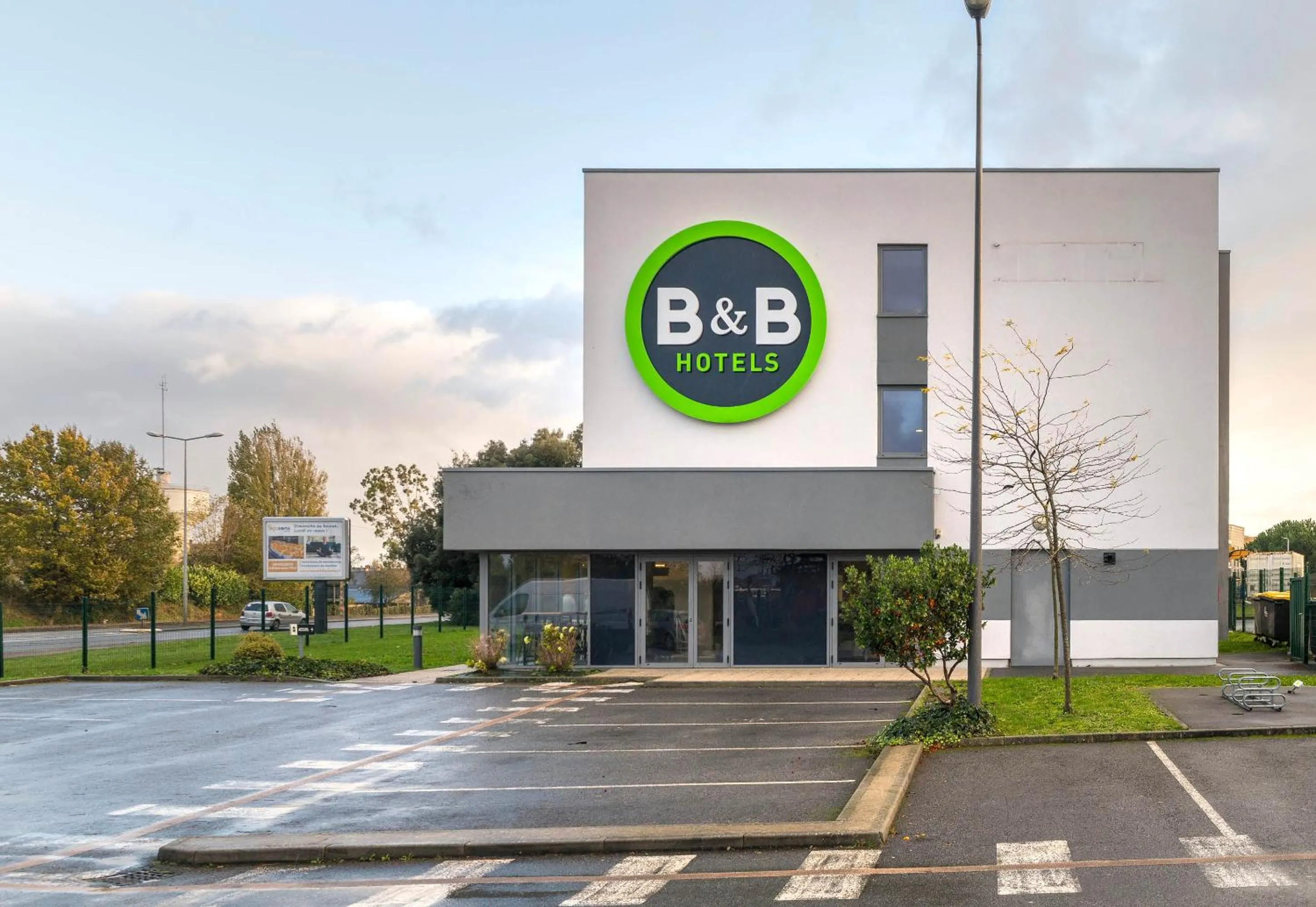 Property building in B&B HOTEL Laval Ouest