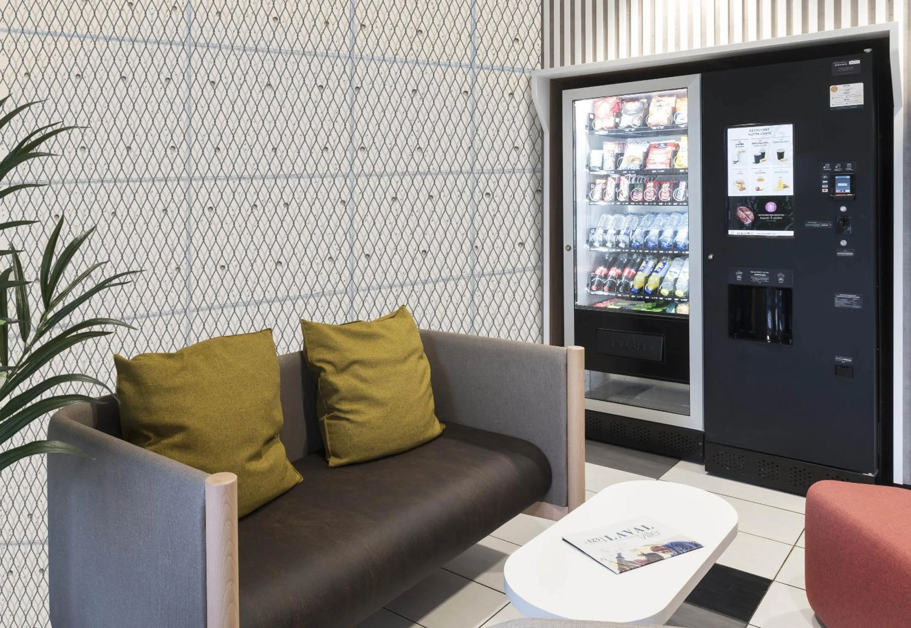 Living room in B&B HOTEL Laval Ouest