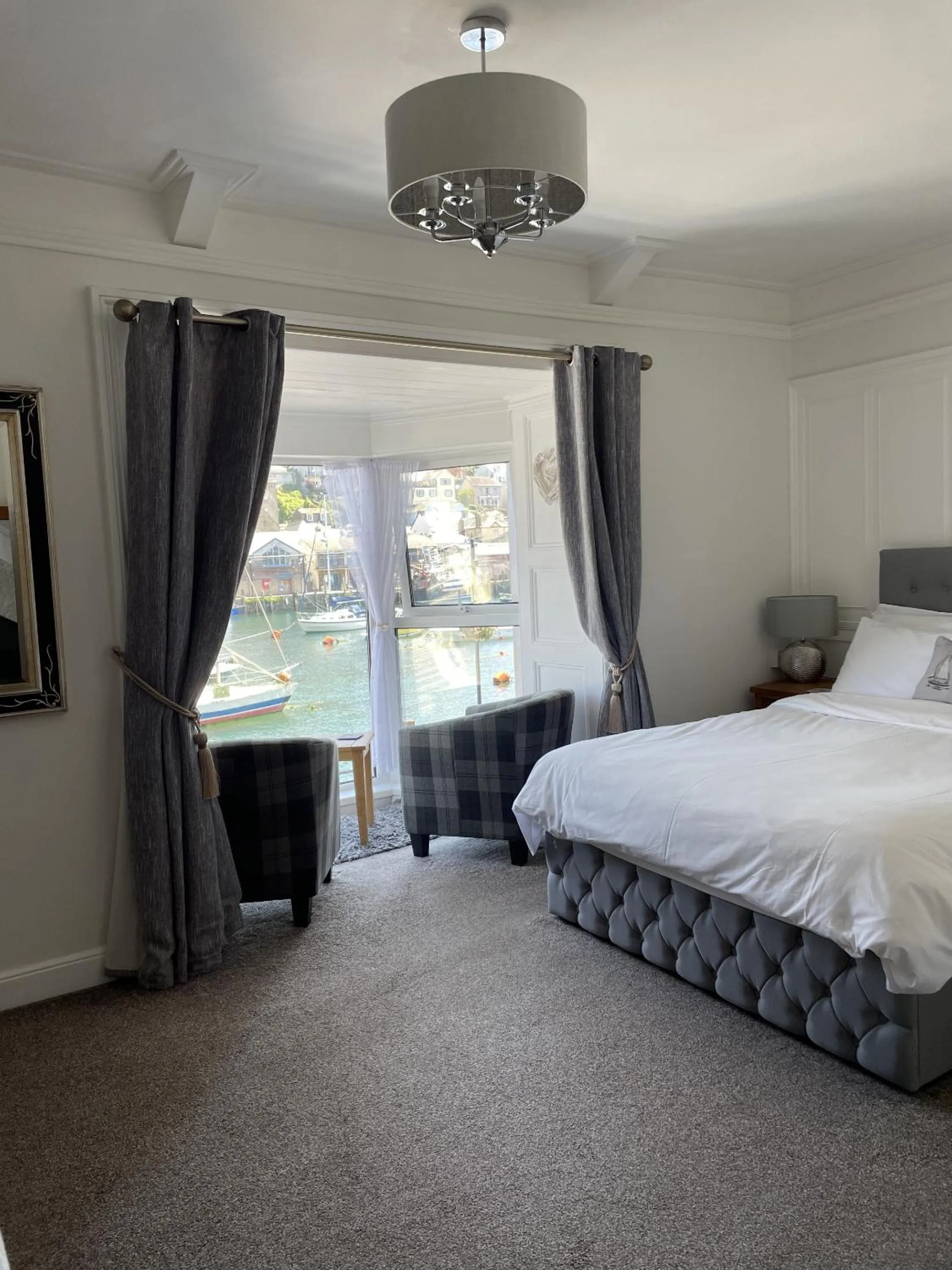 Bedroom, Bed in Little Mainstone Guest House