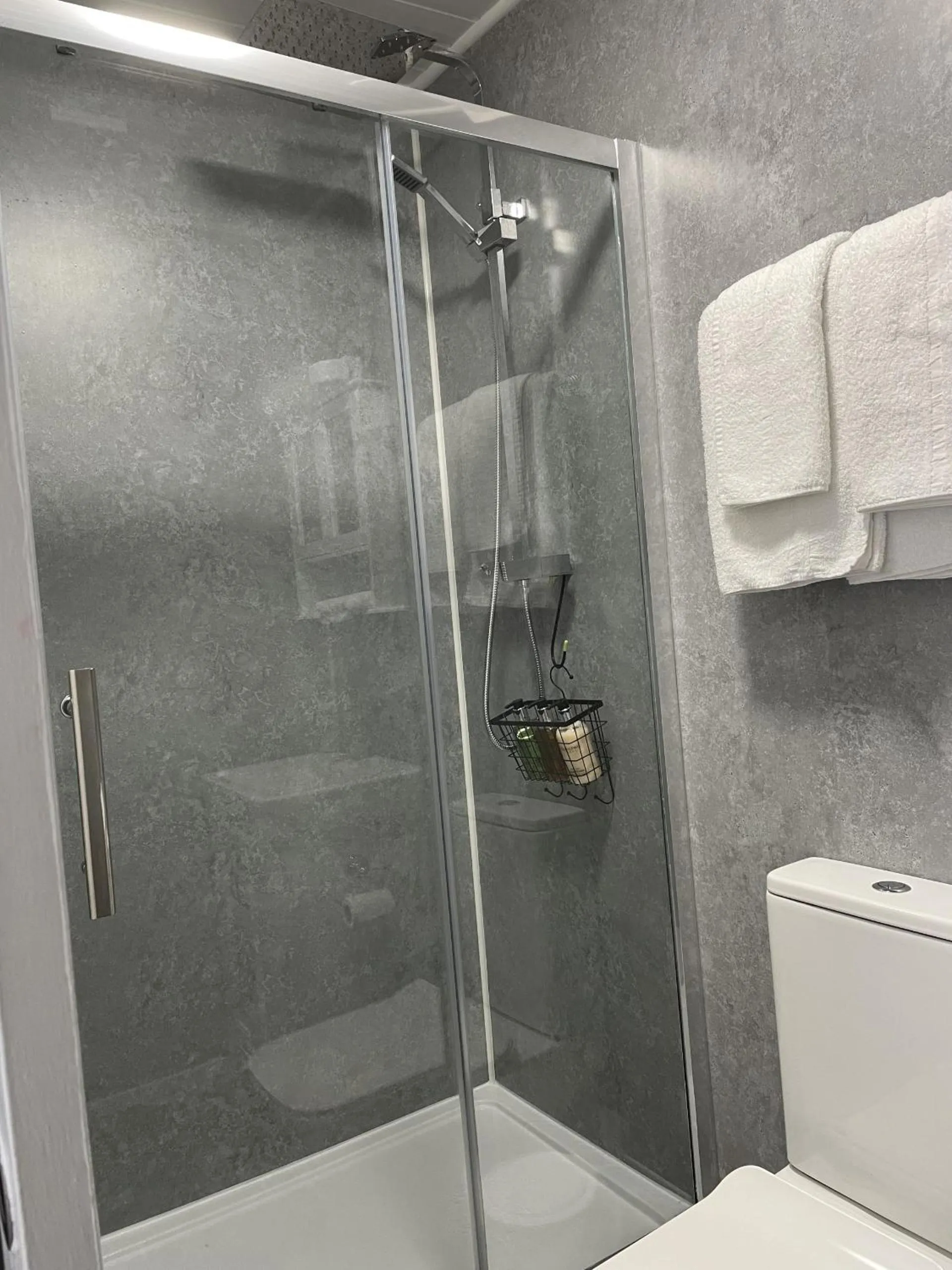 Bathroom in Little Mainstone Guest House